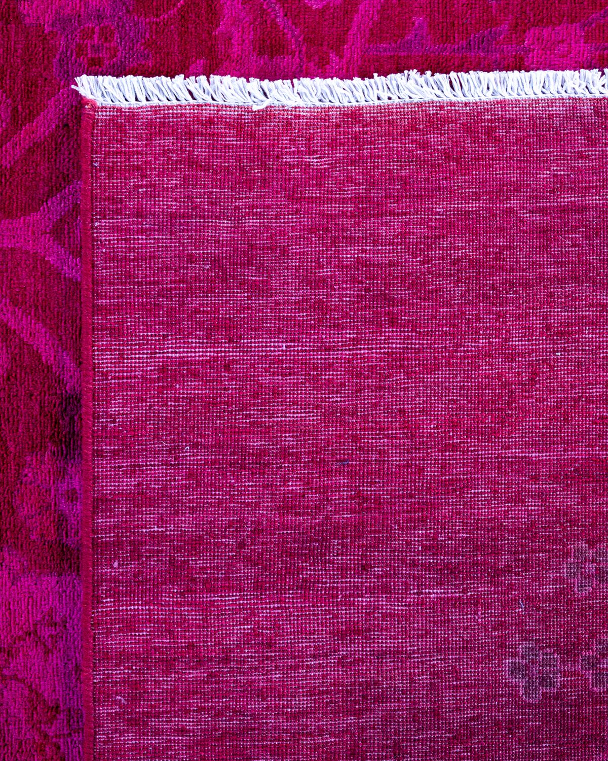 Contemporary Overdyed Hand Knotted Wool Pink Area Rug (21. Jahrhundert und zeitgenössisch)