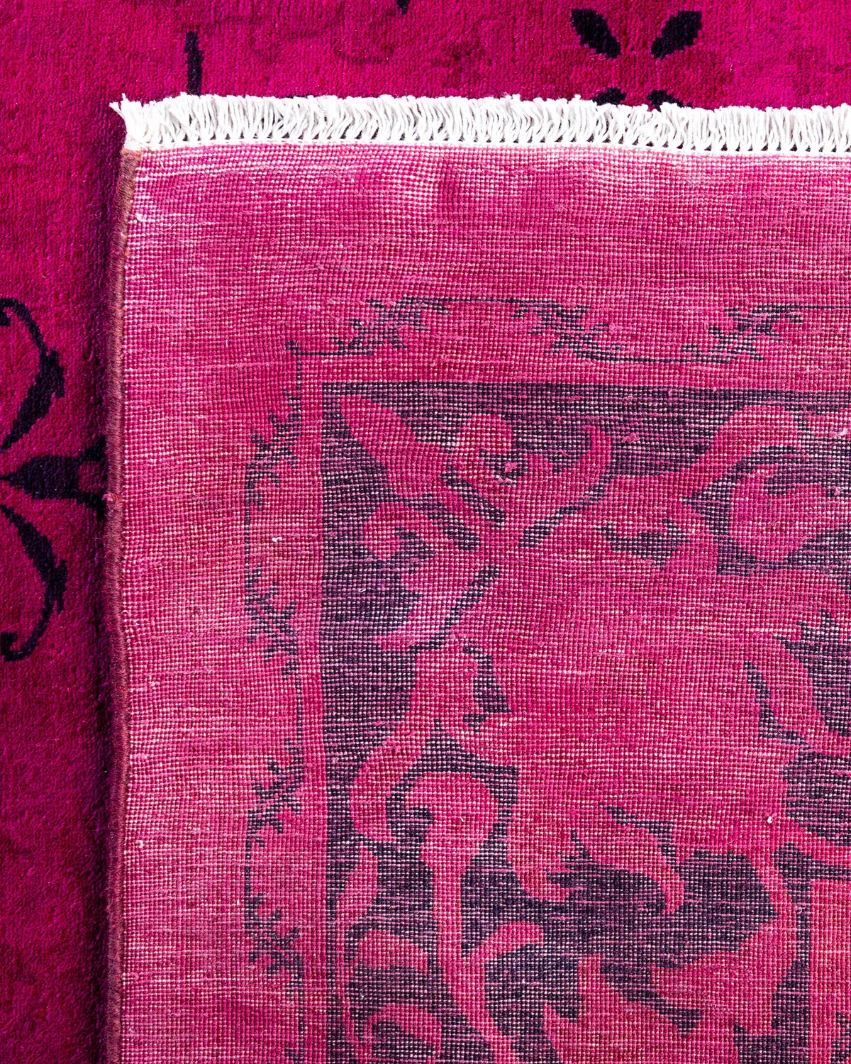 XXIe siècle et contemporain Tapis Contemporary en laine surteinte nouée à la main rose en vente