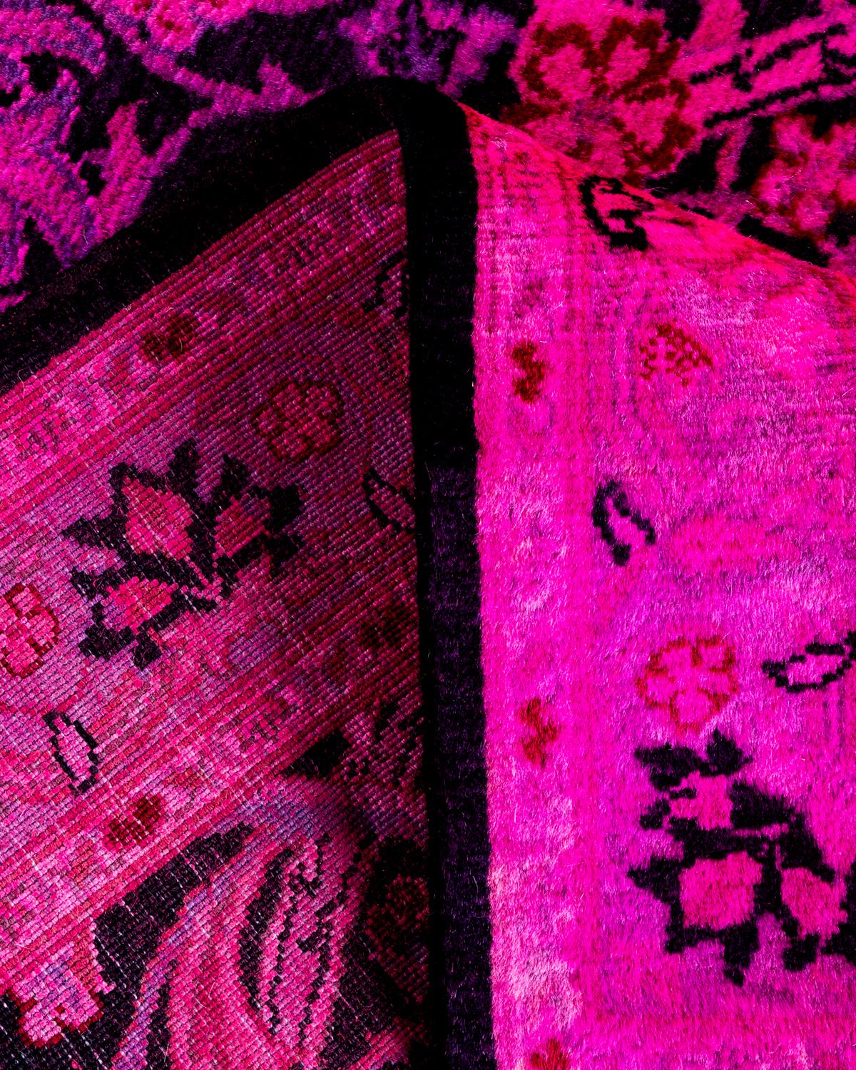 Laine Tapis Contemporary en laine surteinte nouée à la main rose en vente