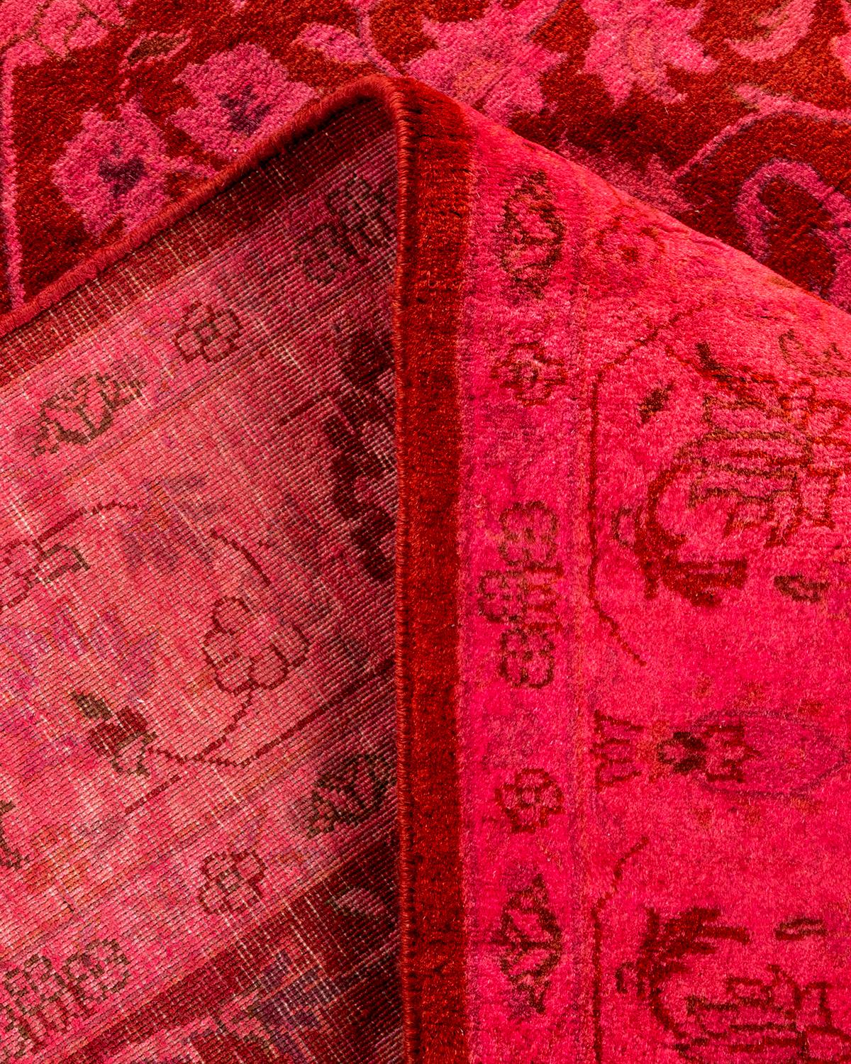 Laine Tapis Contemporary en laine surteinte nouée à la main rose en vente
