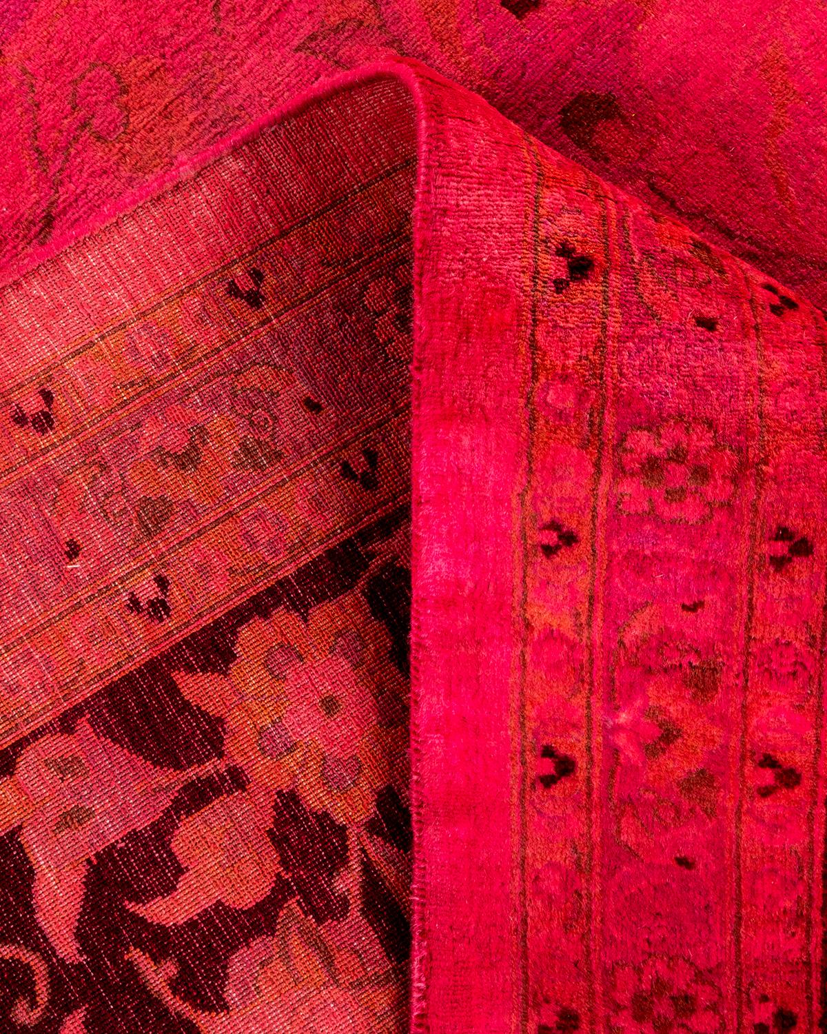 Laine Tapis Contemporary en laine surteinte nouée à la main rose en vente