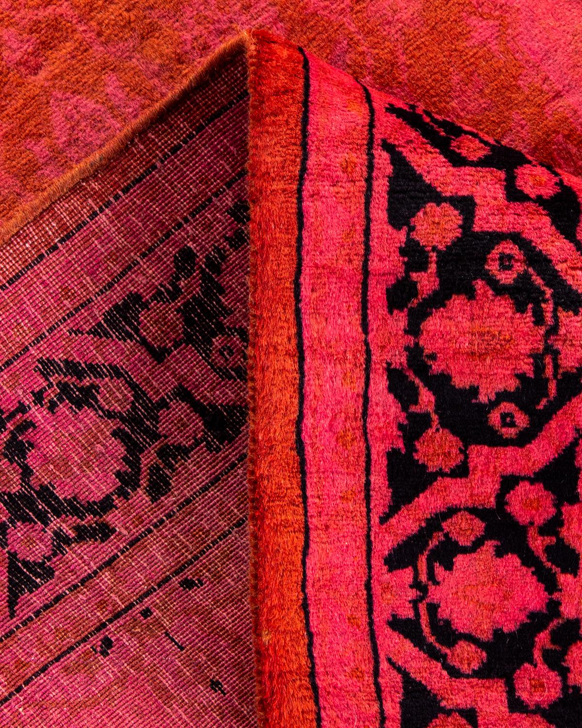 Laine Tapis Contemporary en laine surteinte nouée à la main rose en vente
