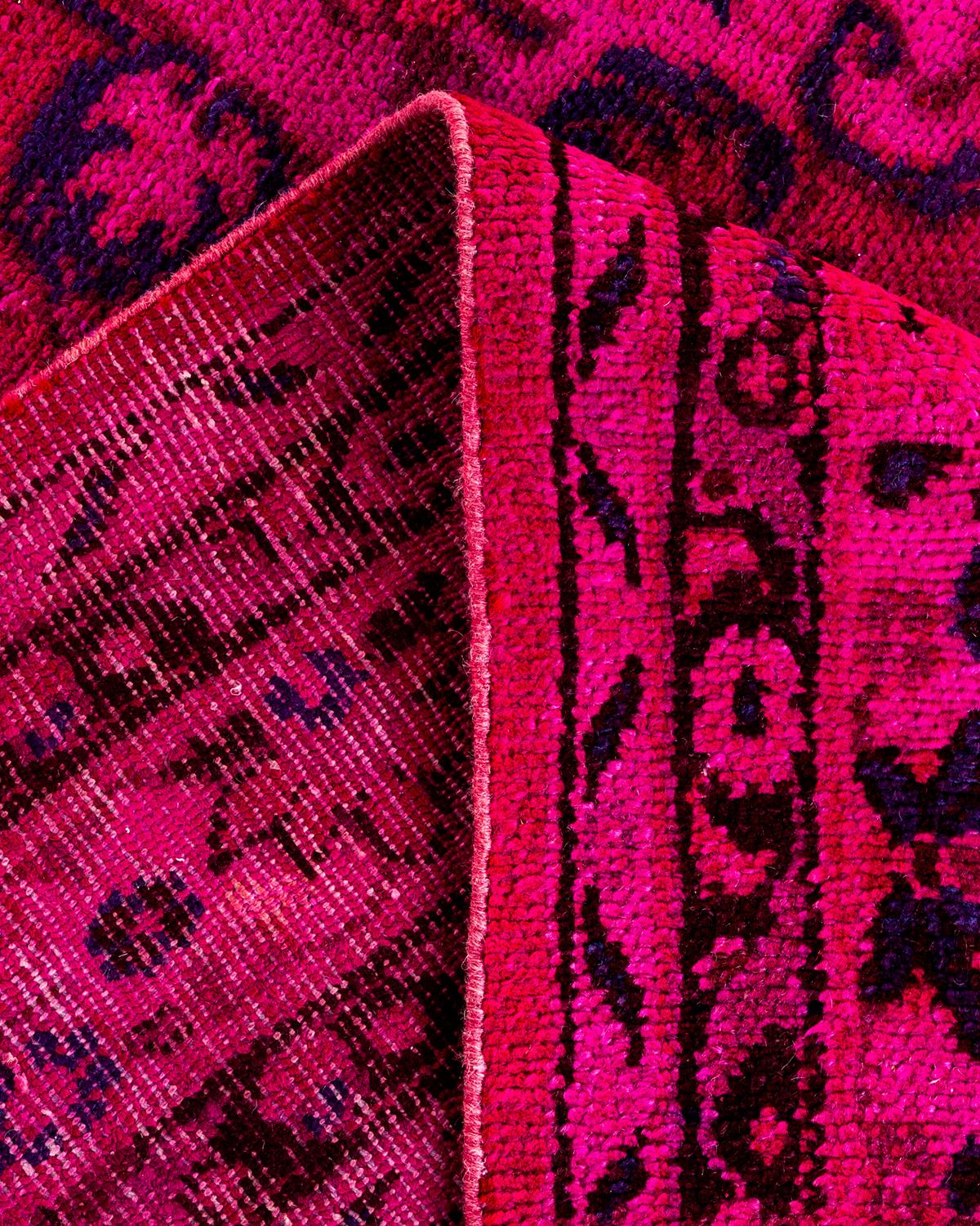 Laine Tapis Contemporary en laine surteinte nouée à la main rose en vente
