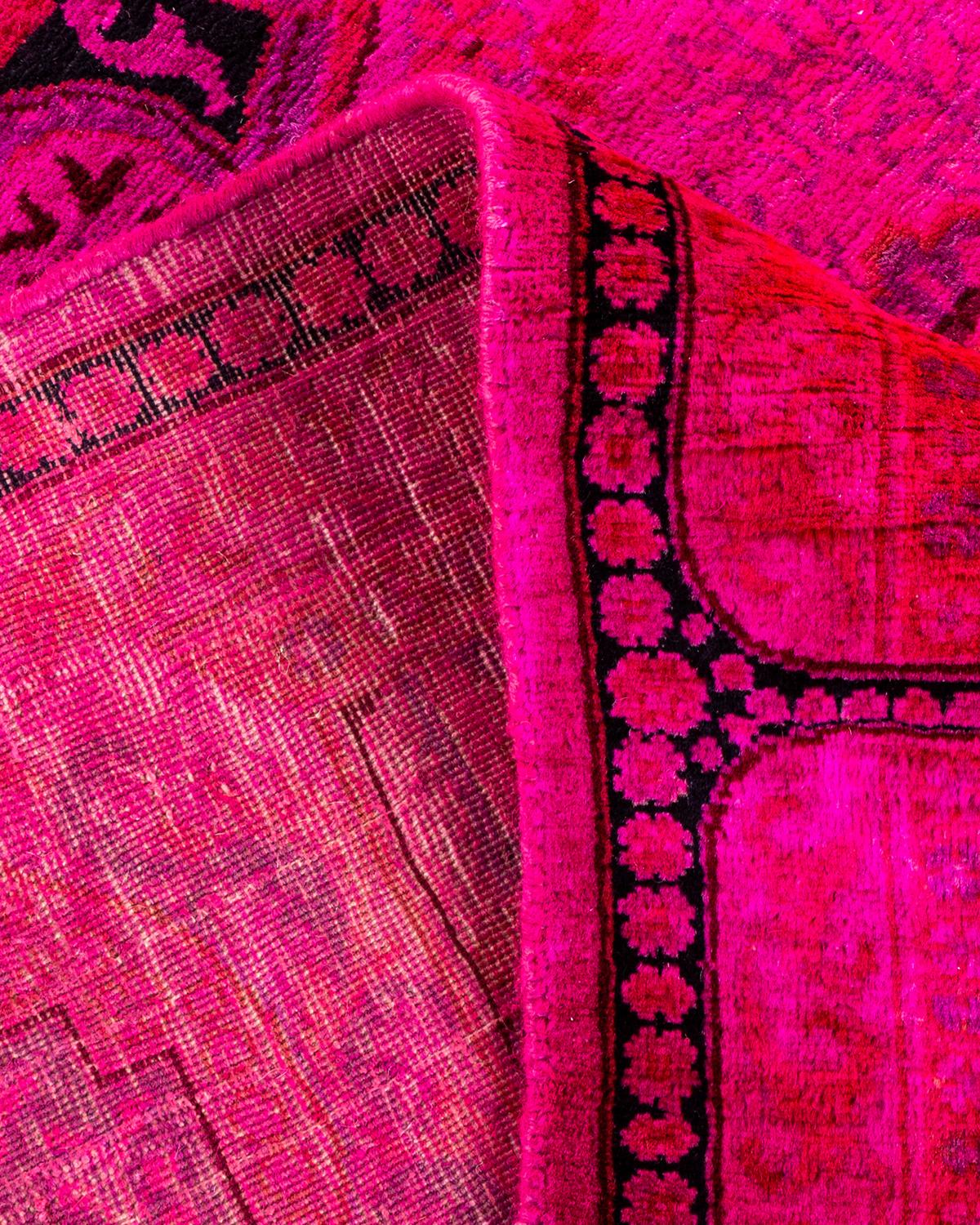 Laine Tapis Contemporary en laine surteinte nouée à la main rose en vente