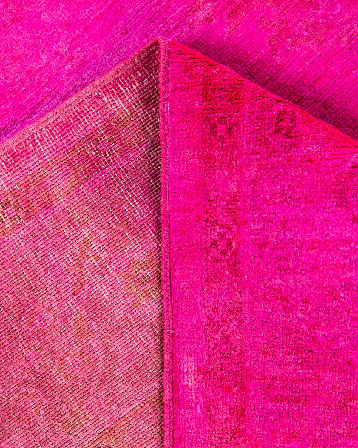 Laine Tapis Contemporary en laine surteinte nouée à la main rose en vente