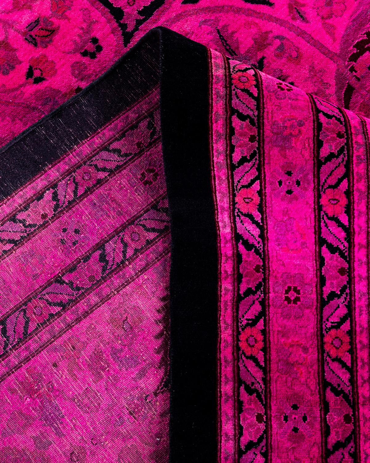 Laine Tapis Contemporary en laine surteinte nouée à la main rose en vente