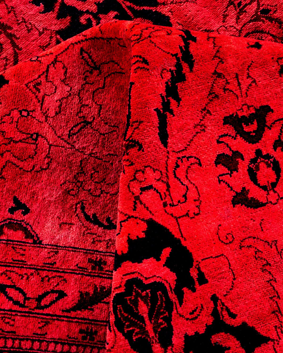 Tapis Contemporary en laine surteinte nouée à la main rose en vente 1
