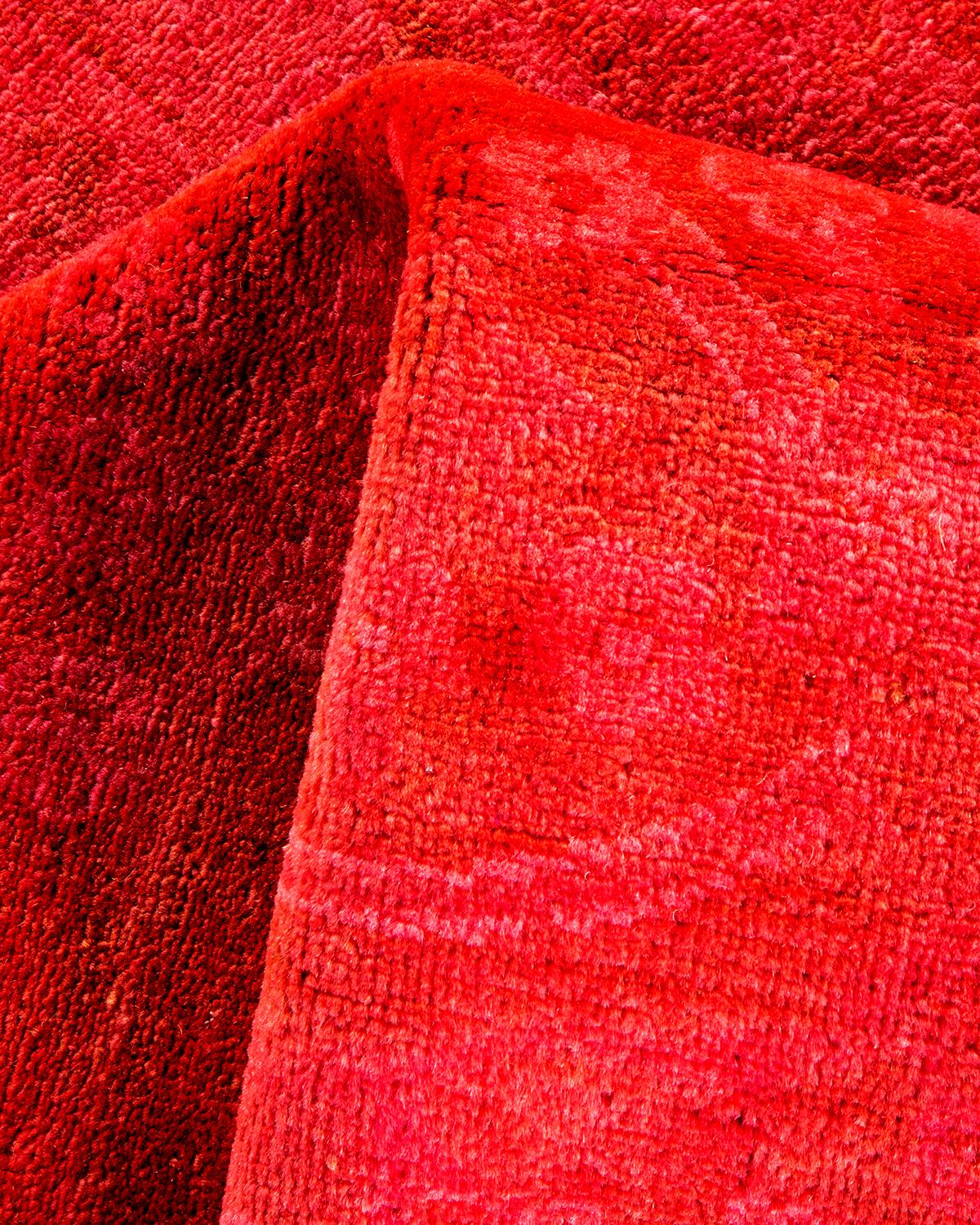 Contemporary Overdyed Hand Knotted Wool Pink Area Rugs (Tappeto rosa in lana) in vendita 1