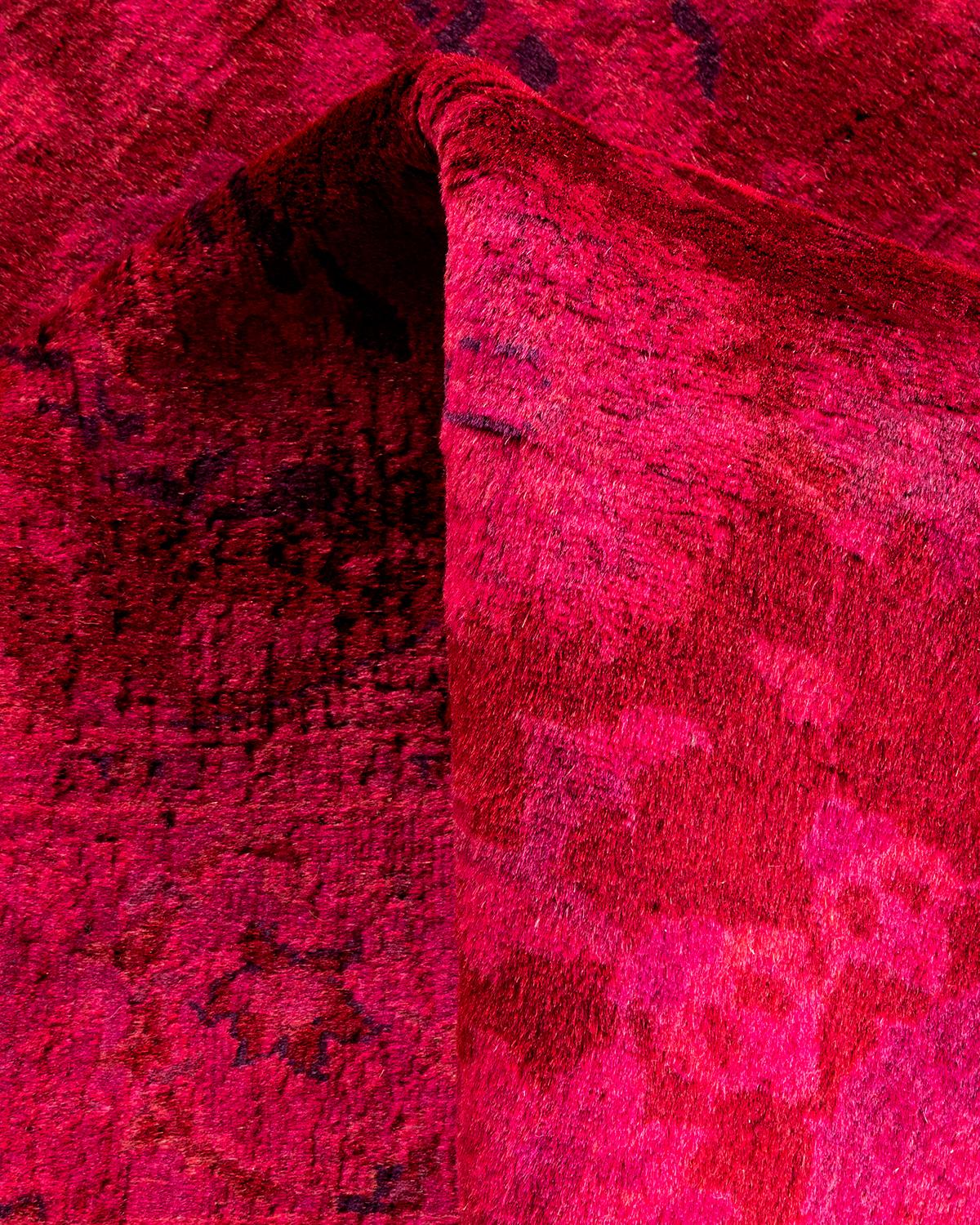 Contemporary Overdyed Hand Knotted Wool Pink Area Rugs (Tappeto rosa in lana) in vendita 1