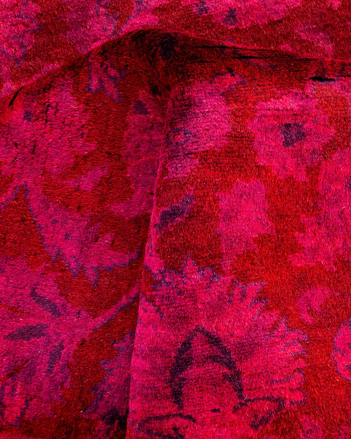 Tapis Contemporary en laine surteinte nouée à la main rose en vente 1