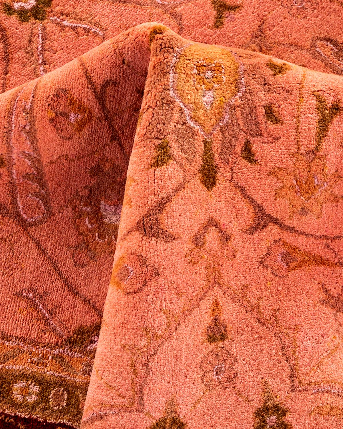 Tapis Contemporary en laine surteinte nouée à la main rose en vente 1