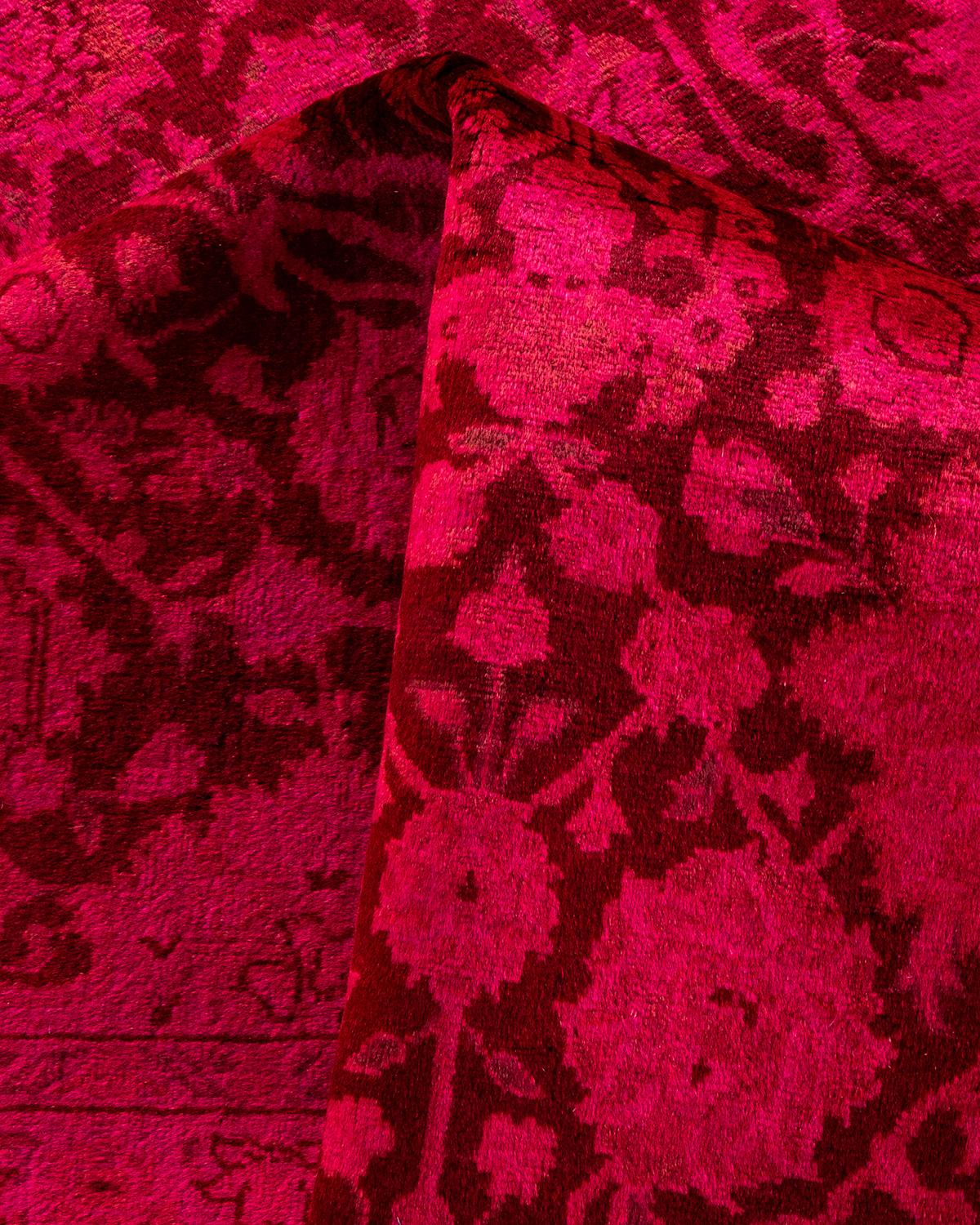 Tapis Contemporary en laine surteinte nouée à la main rose en vente 1