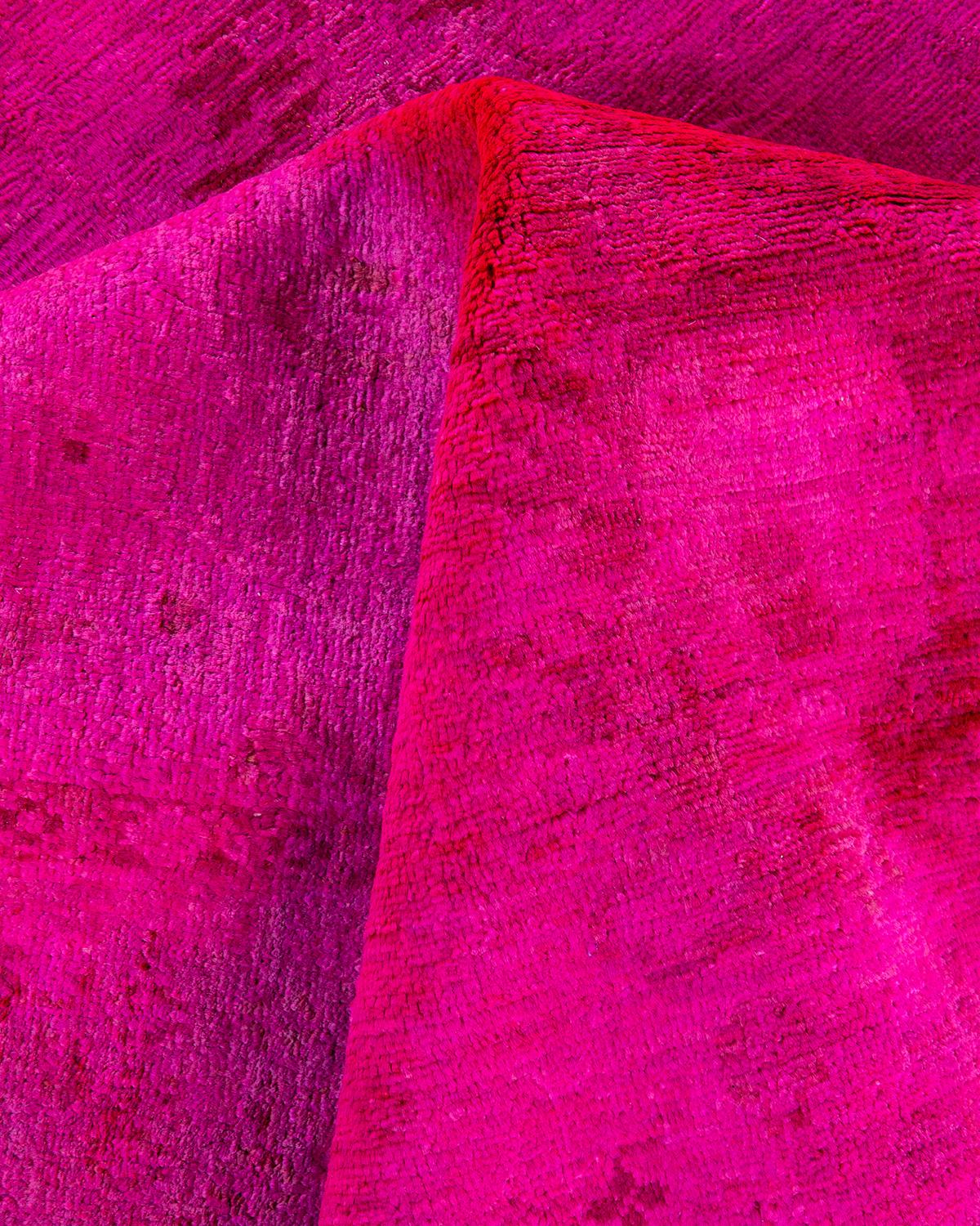 Tapis Contemporary en laine surteinte nouée à la main rose en vente 1