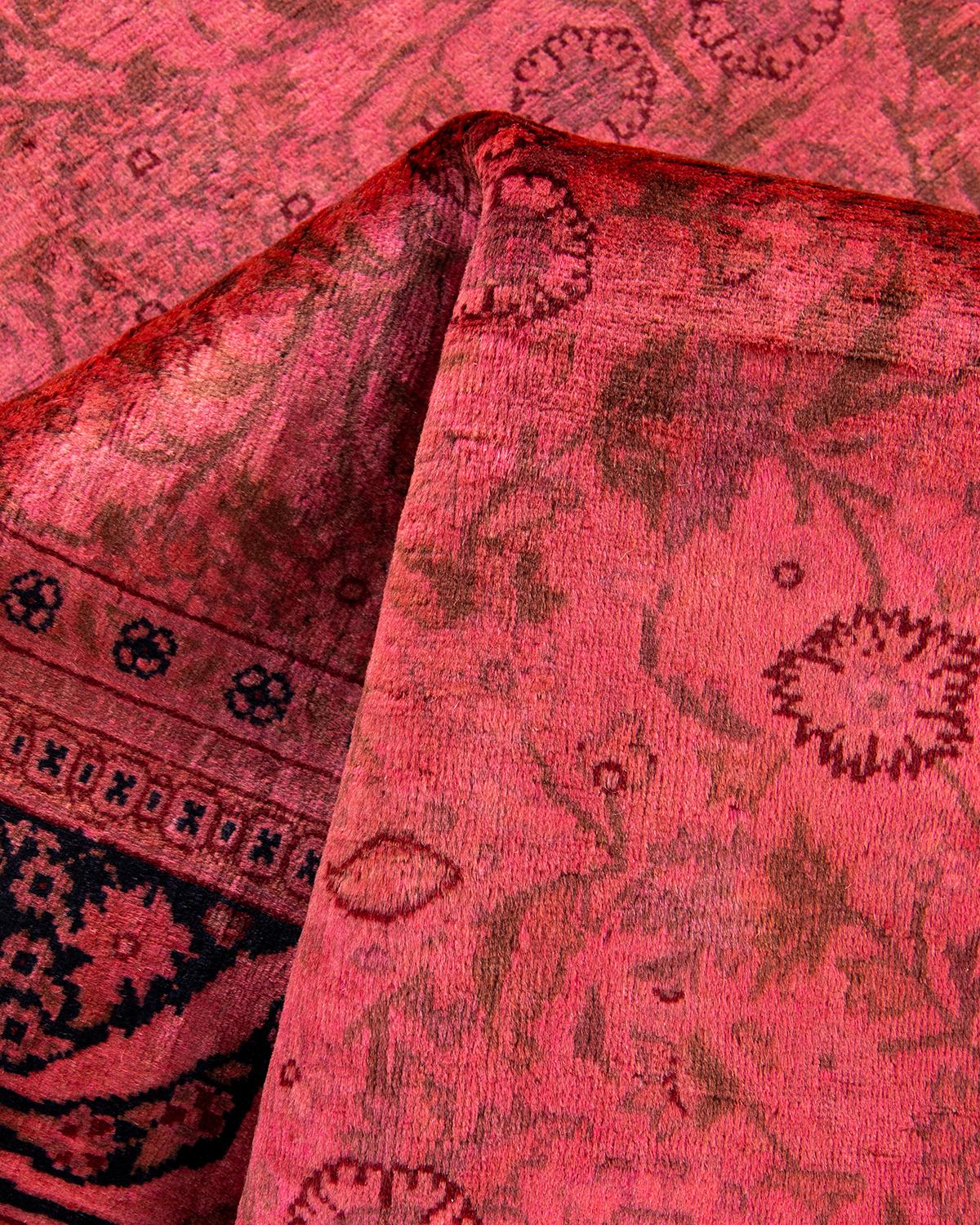 Tapis Contemporary en laine surteinte nouée à la main rose en vente 1