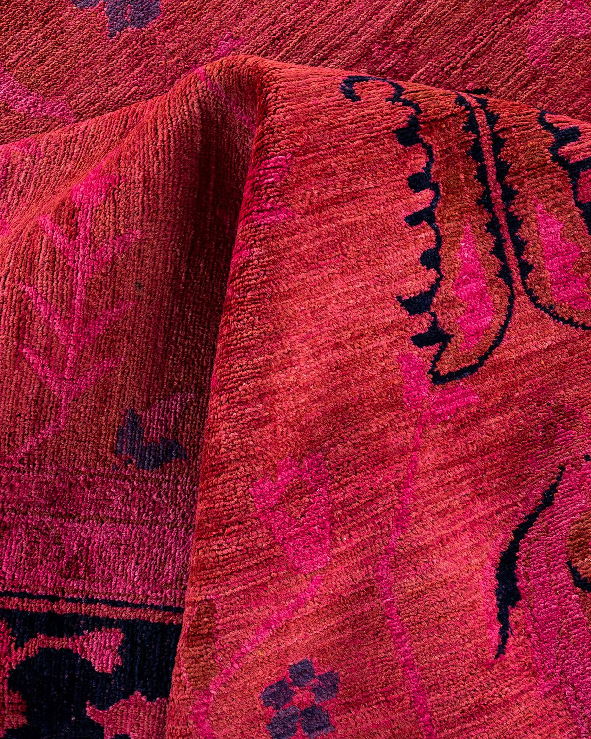 Tapis Contemporary en laine surteinte nouée à la main rose en vente 1