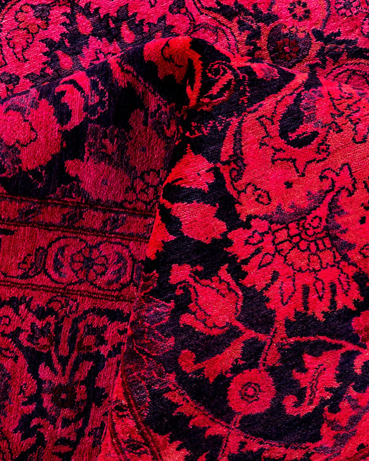 Tapis Contemporary en laine surteinte nouée à la main rose en vente 1