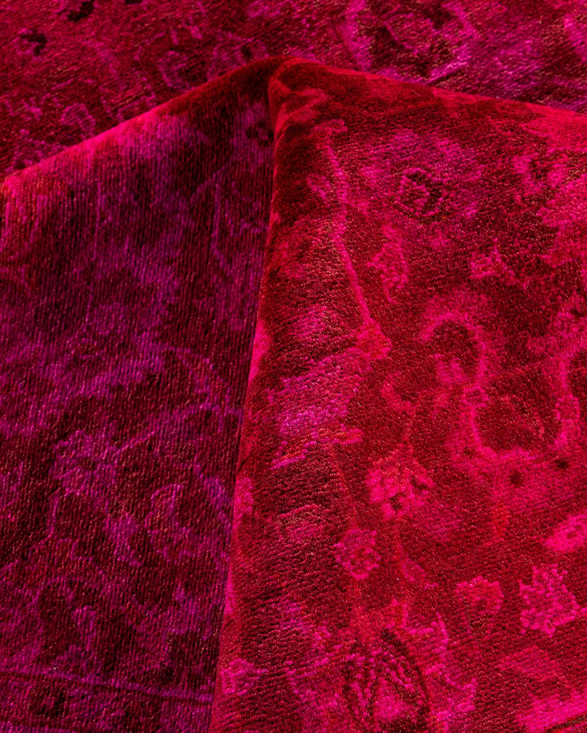 Tapis Contemporary en laine surteinte nouée à la main rose en vente 1