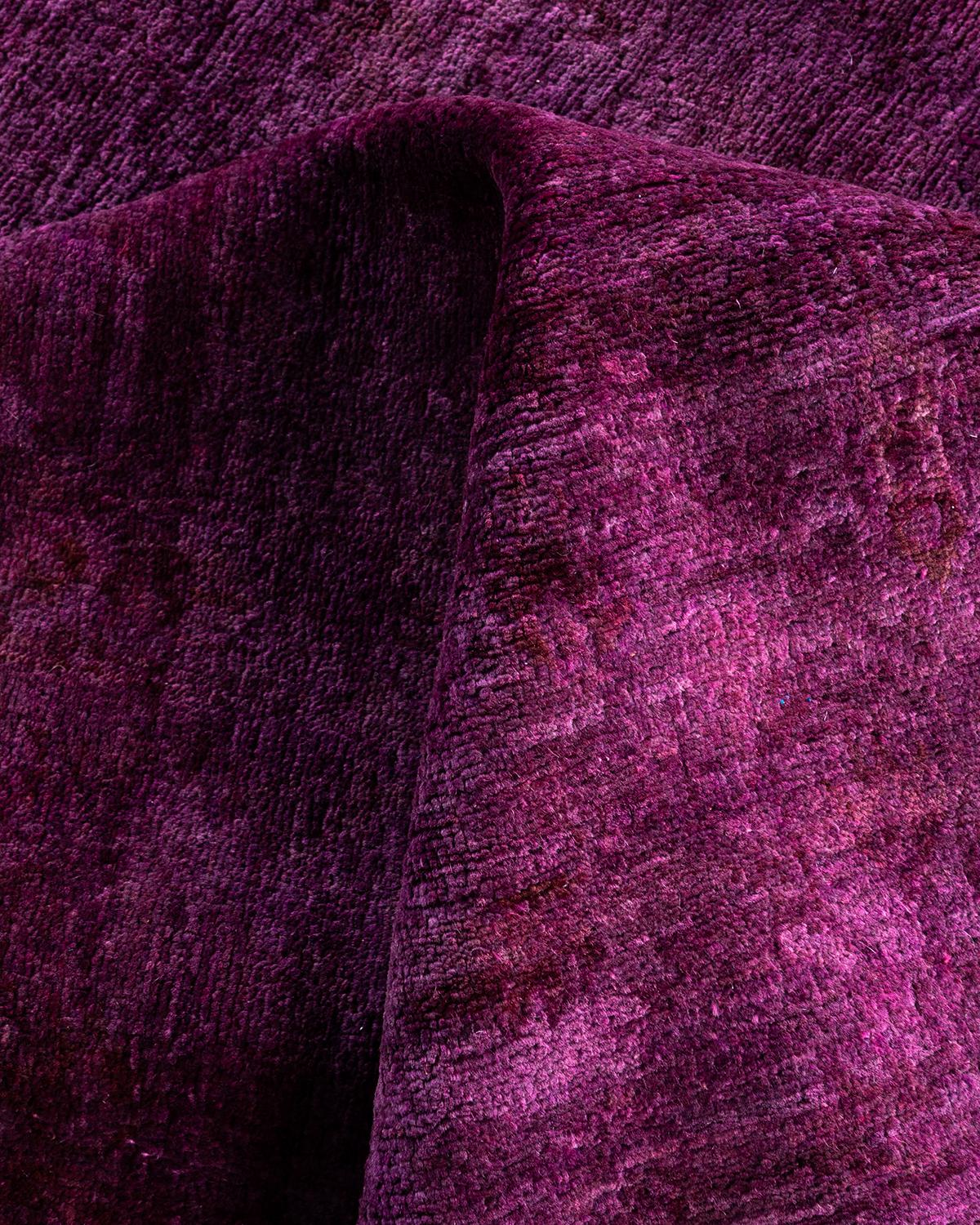 Tapis Contemporary en laine surteinte nouée à la main rose en vente 1