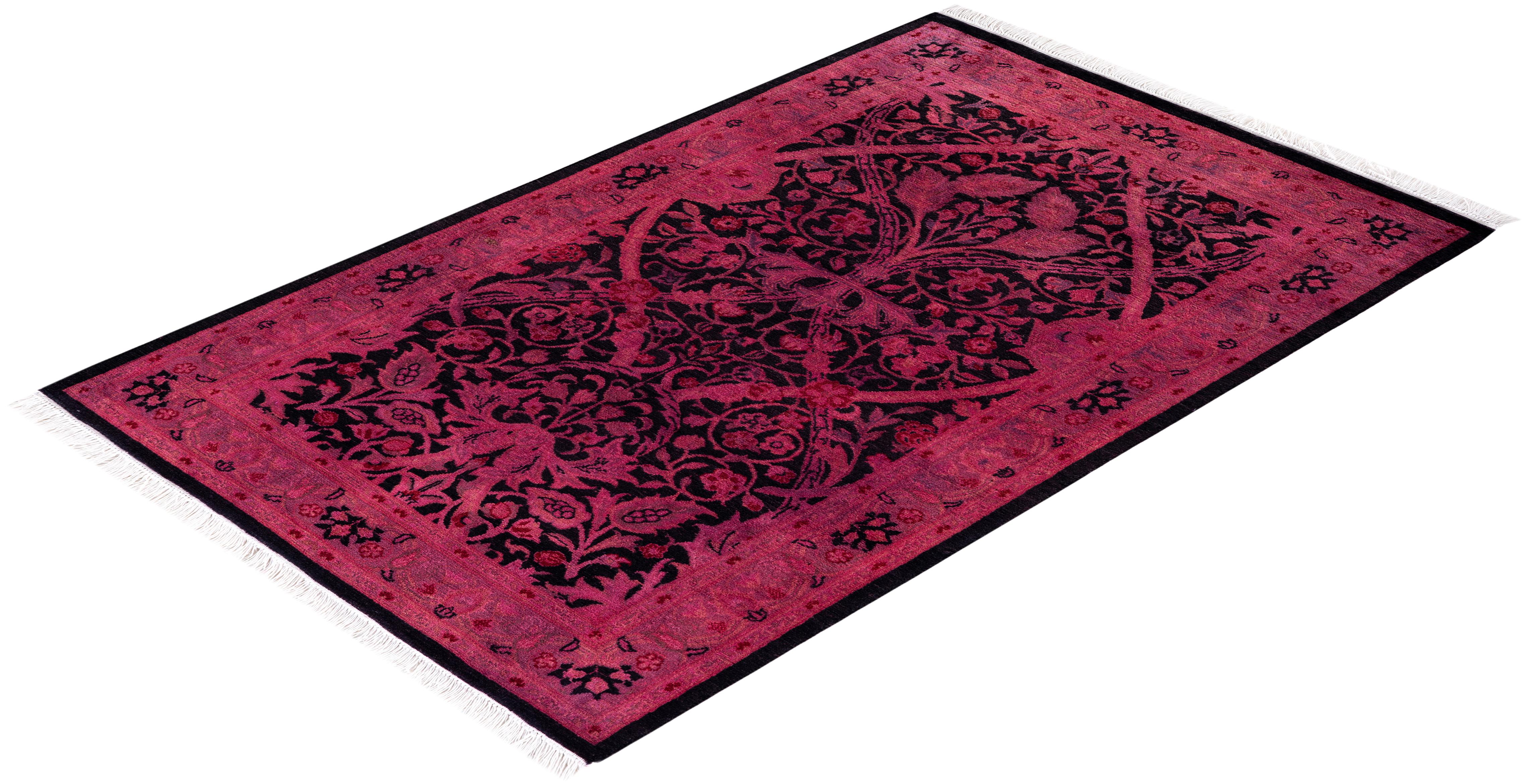 Tapis Contemporary en laine surteinte nouée à la main rose en vente 2
