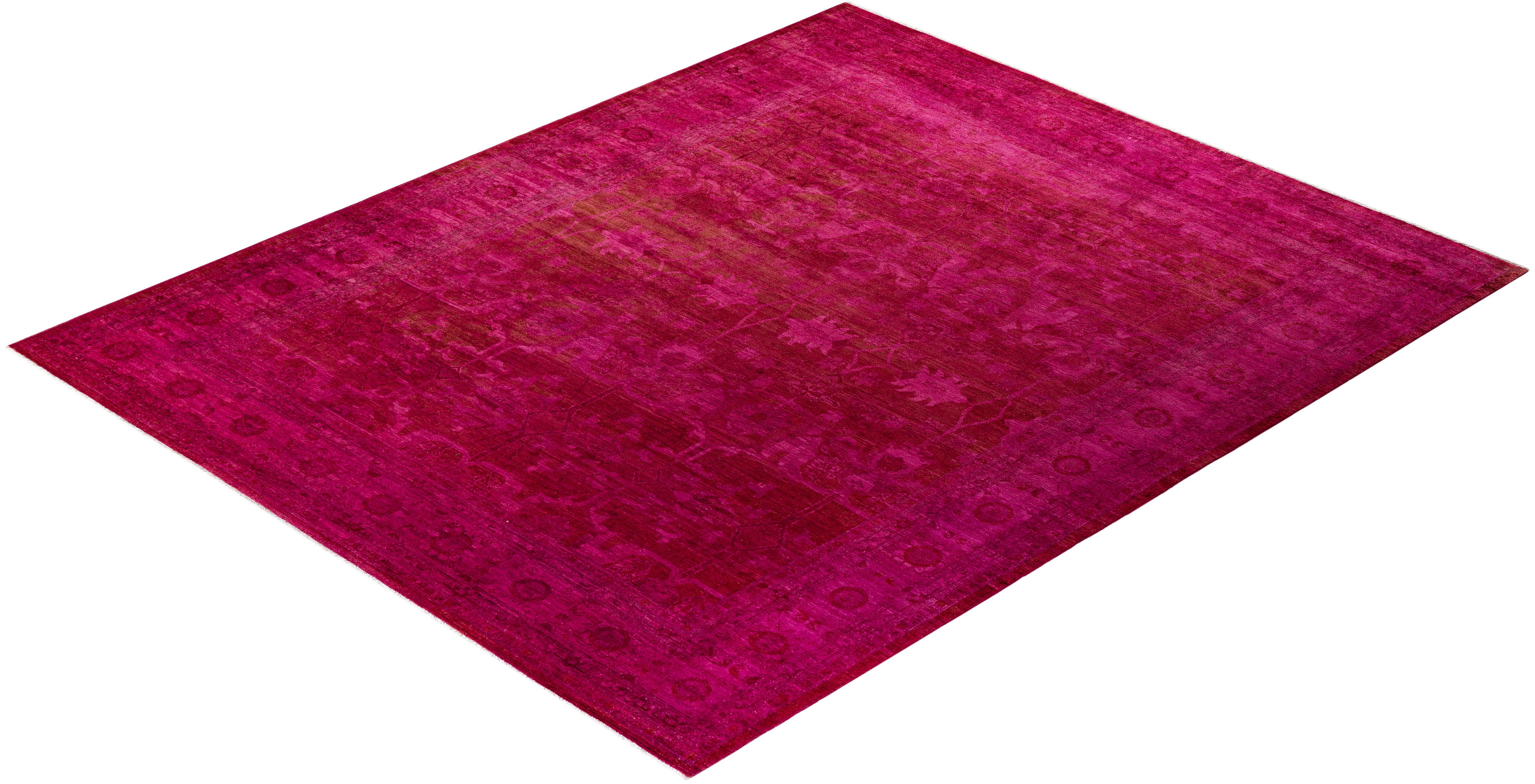 Contemporary Overdyed Hand Knotted Wool Pink Area Rugs (Tappeto rosa in lana) in vendita 2