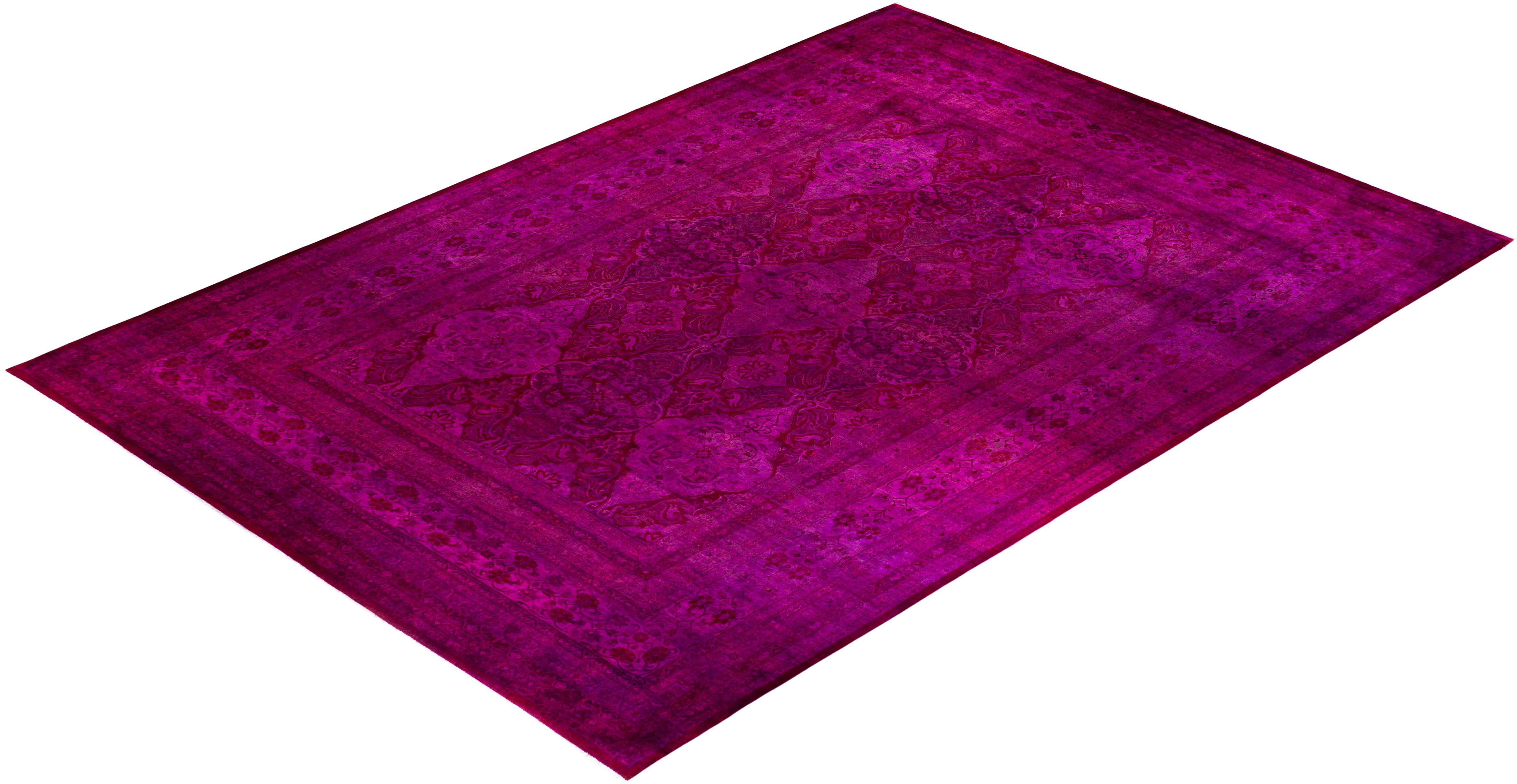 Contemporary Overdyed Hand Knotted Wool Pink Area Rugs (Tappeto rosa in lana) in vendita 2