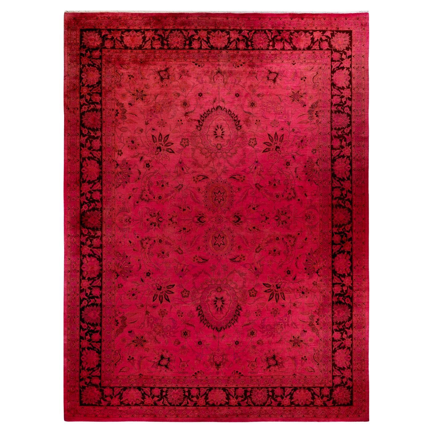 Tapis Contemporary en laine surteinte nouée à la main rose en vente