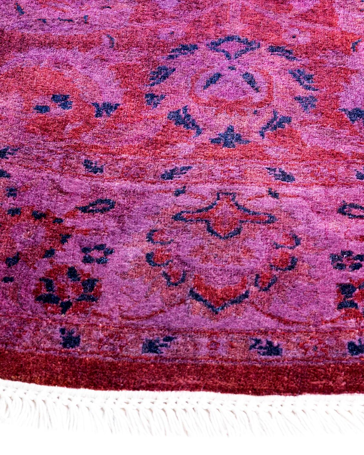Vibrance-Teppiche sind der Inbegriff von Klassik mit Pfiff: traditionelle Muster in leuchtenden Farben gefärbt. Jeder handgeknüpfte Teppich wird mit einem 100 % natürlichen botanischen Farbstoff gewaschen, der verborgene Nuancen in den Mustern