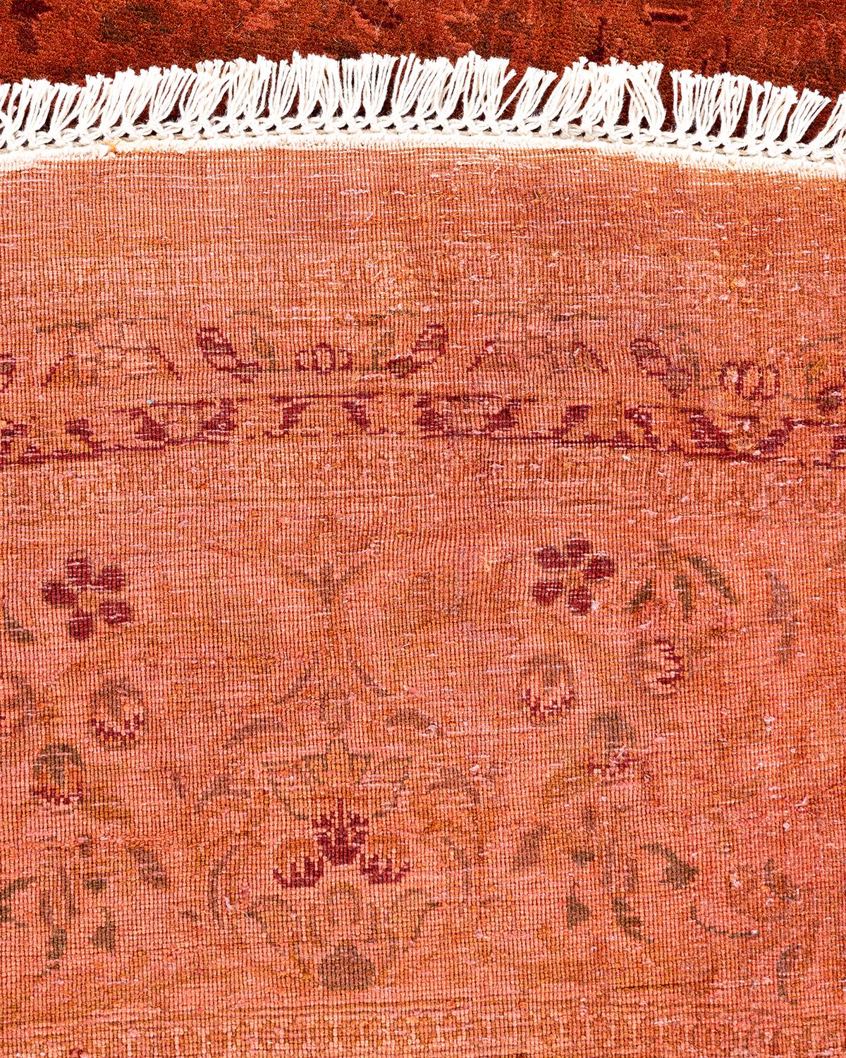 XXIe siècle et contemporain Contemporary Overdyed Hand Knotted Wool Pink Round Area Rug (Tapis de sol surdimensionné en laine rose) en vente