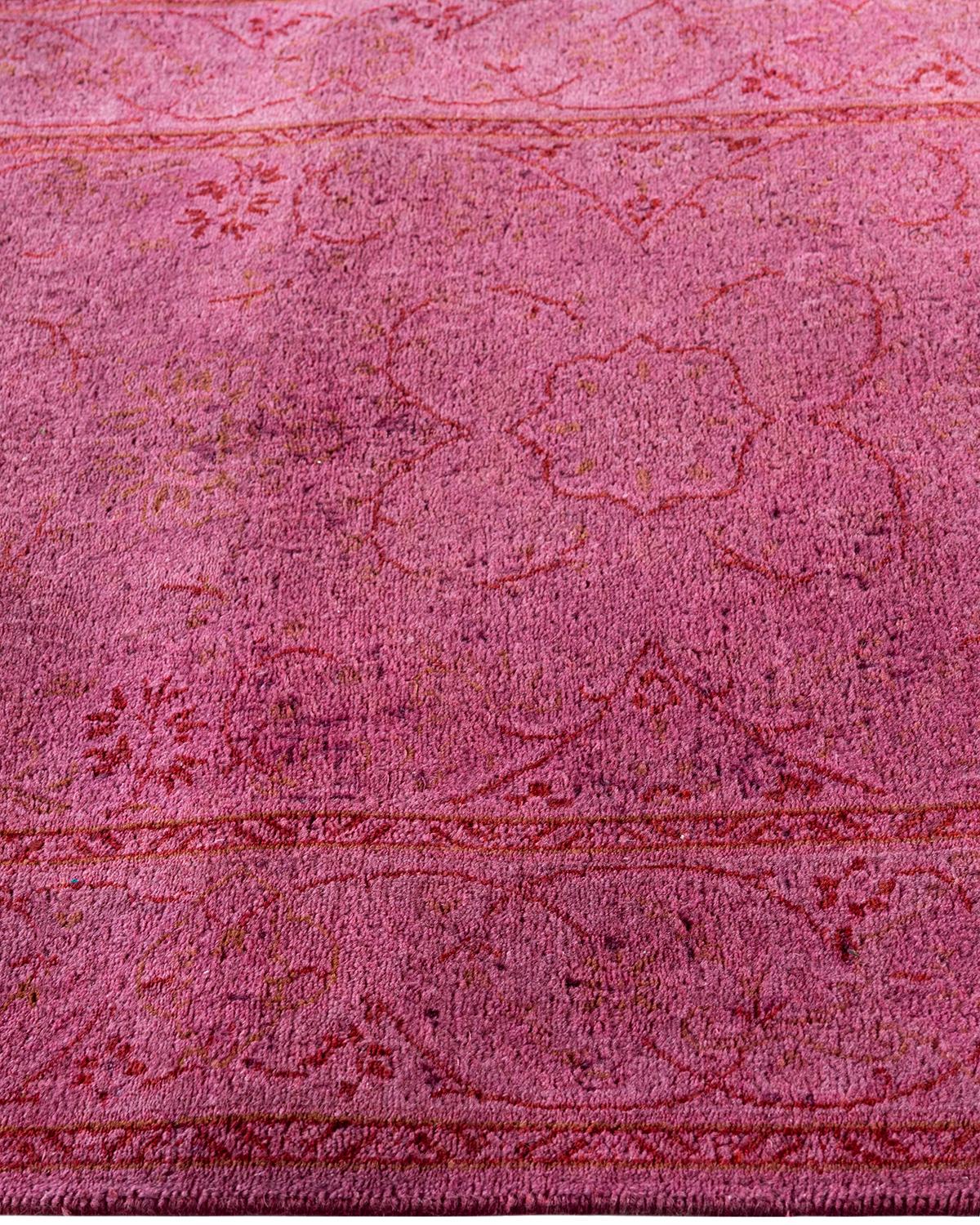 Tapis de course Contemporary en laine surteinte nouée à la main rose 2' 6
