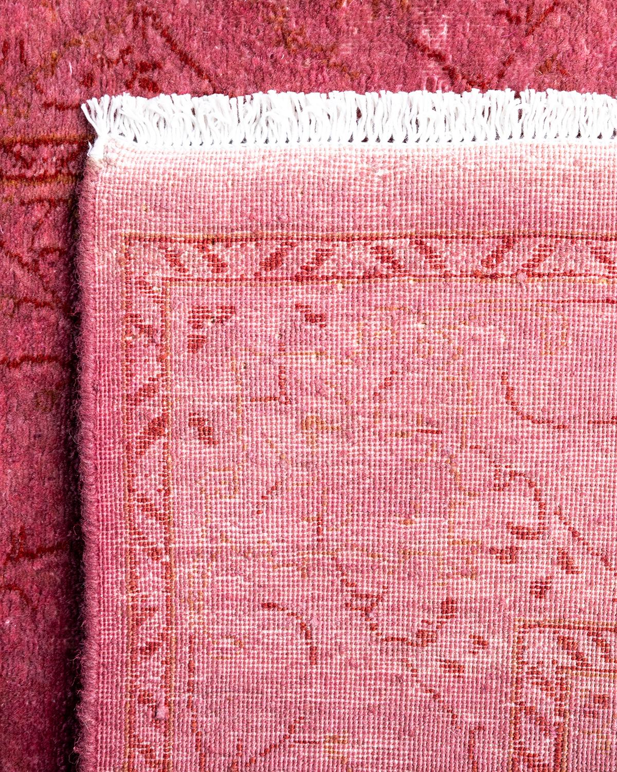 XXIe siècle et contemporain Tapis de course Contemporary en laine surteinte nouée à la main rose 2' 6