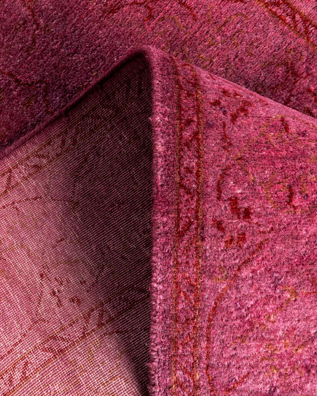 Laine Tapis de course Contemporary en laine surteinte nouée à la main rose 2' 6