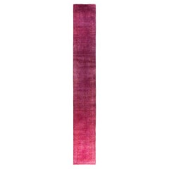 Tapis de course Contemporary en laine surteinte nouée à la main rose 2' 6" x 17' 6"
