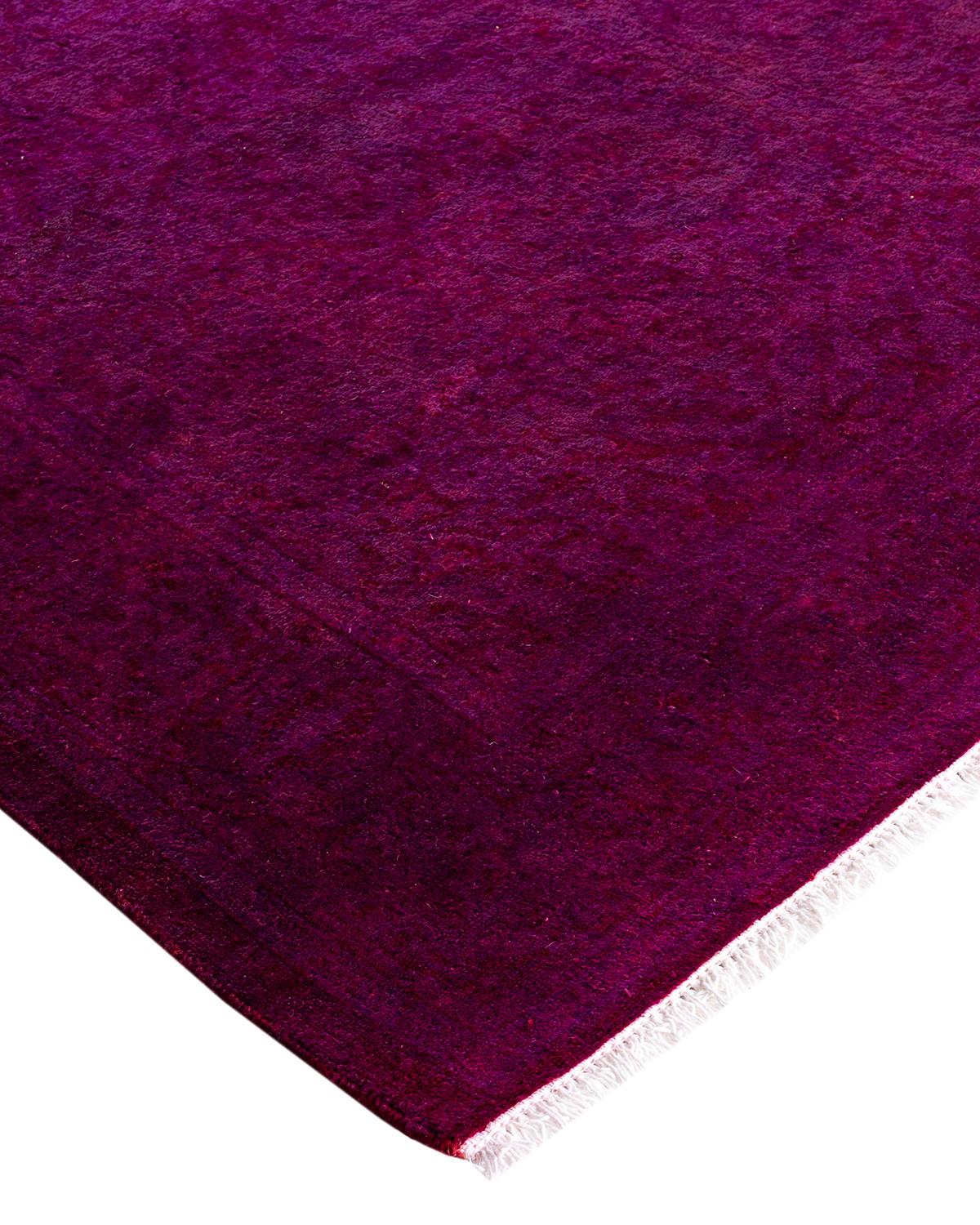 Vibrance-Teppiche sind der Inbegriff von Klassik mit Pfiff: traditionelle Muster in leuchtenden Farben gefärbt. Jeder handgeknüpfte Teppich wird mit einem 100 % natürlichen botanischen Farbstoff gewaschen, der verborgene Nuancen in den Mustern