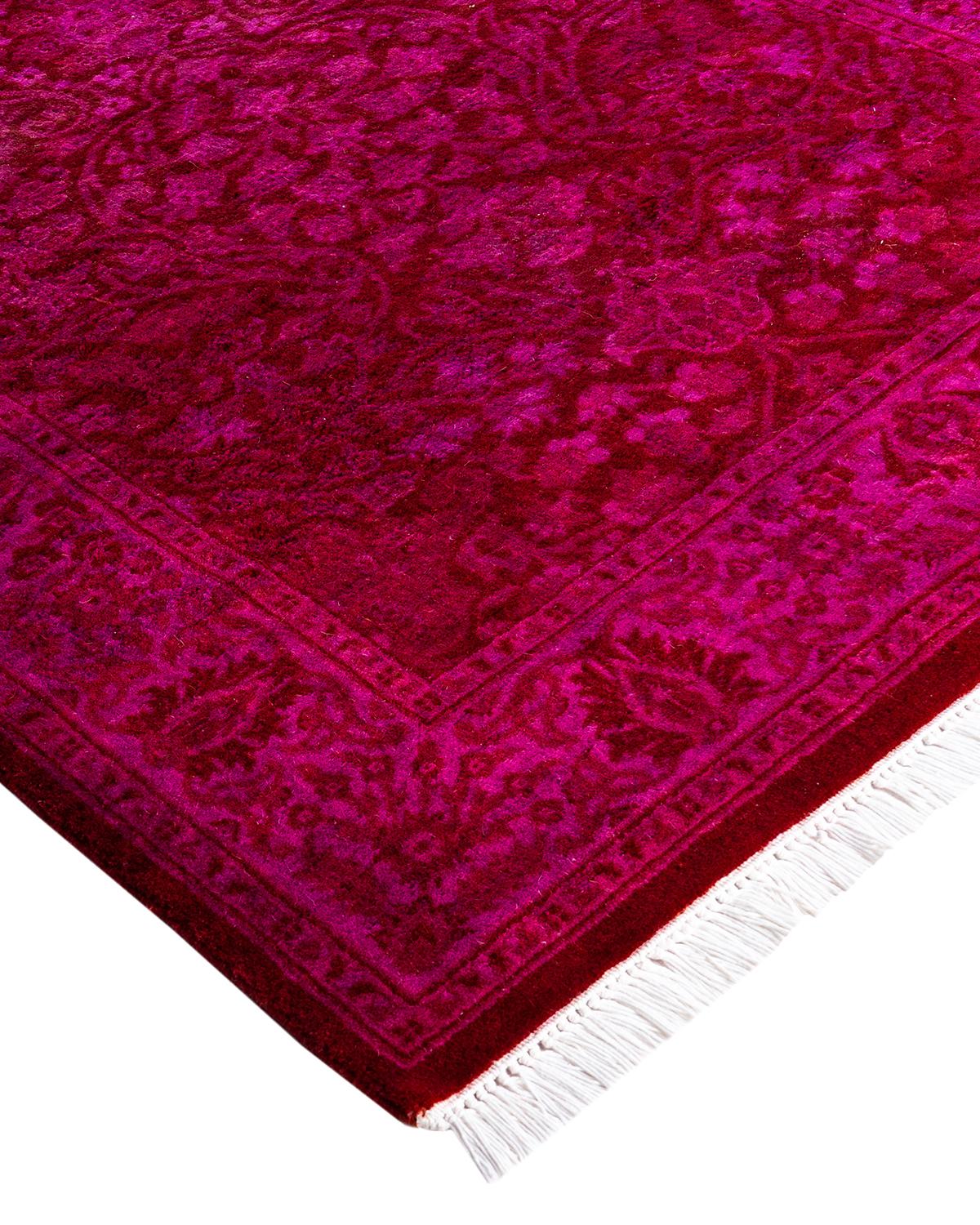 Vibrance-Teppiche sind der Inbegriff von Klassik mit Pfiff: traditionelle Muster in leuchtenden Farben gefärbt. Jeder handgeknüpfte Teppich wird mit einem 100 % natürlichen botanischen Farbstoff gewaschen, der verborgene Nuancen in den Mustern