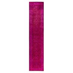 Tapis de course Contemporary en laine surteinte nouée à la main rose 2' 7" x 12' 6"