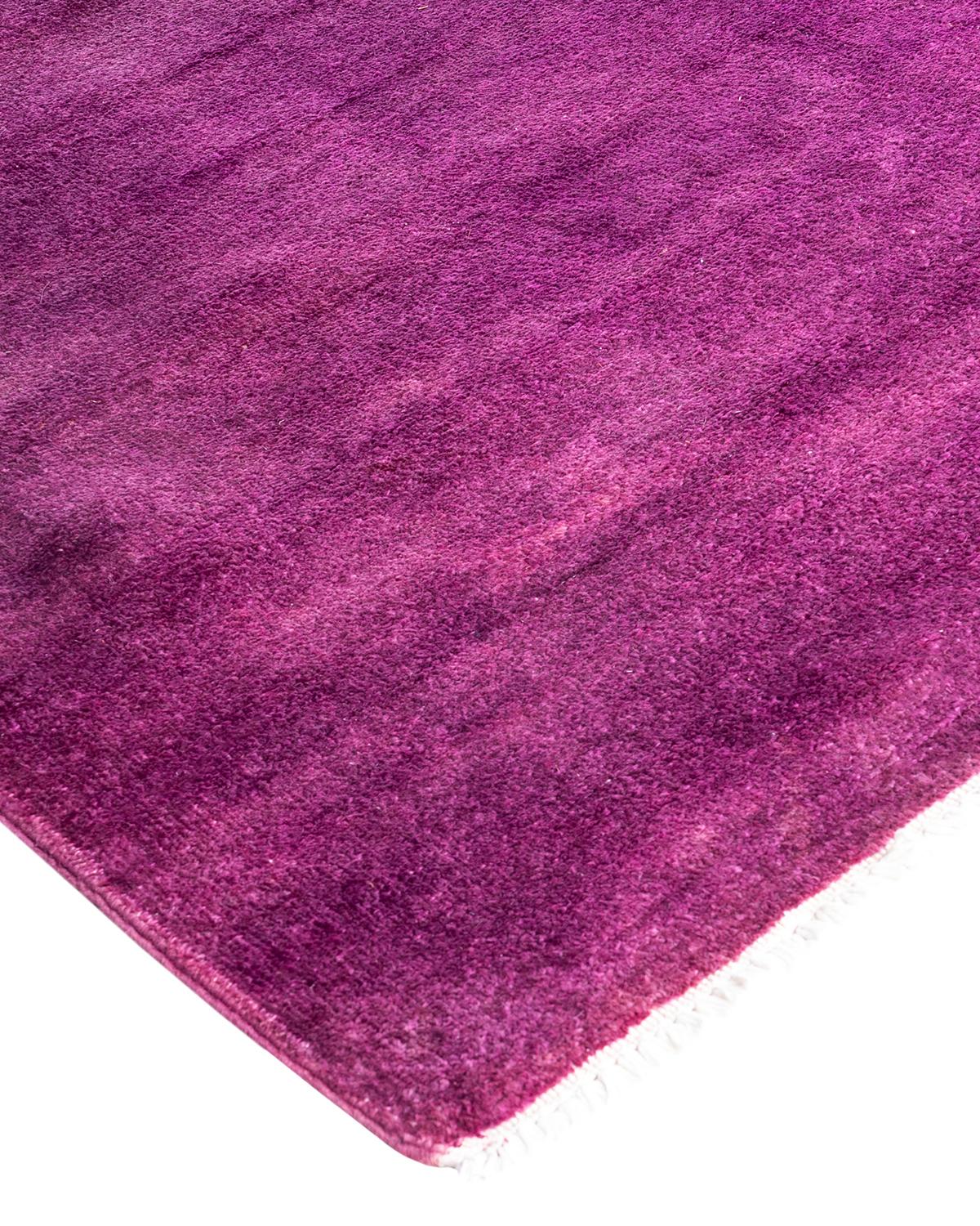 I tappeti Vibrance rappresentano il classico con un tocco di classe: motivi tradizionali sovratinti con colori brillanti. Ogni tappeto annodato a mano viene lavato con una tintura botanica 100% naturale che rivela le sfumature nascoste degli am