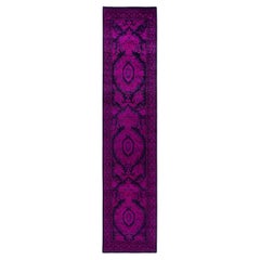 Tapis de course Contemporary en laine surteinte nouée à la main rose 2' 8" x 12' 8"