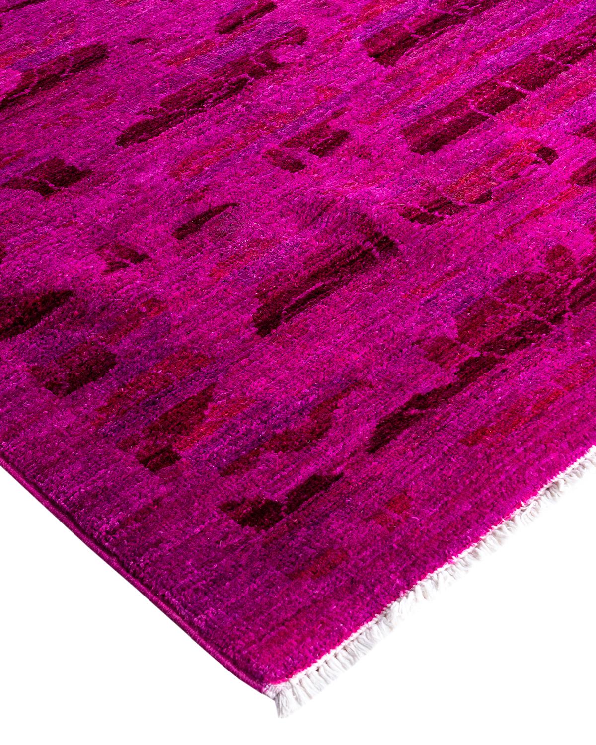 I tappeti Vibrance rappresentano il classico con un tocco di classe: motivi tradizionali sovratinti con colori brillanti. Ogni tappeto annodato a mano viene lavato con una tintura botanica 100% naturale che rivela le sfumature nascoste degli am