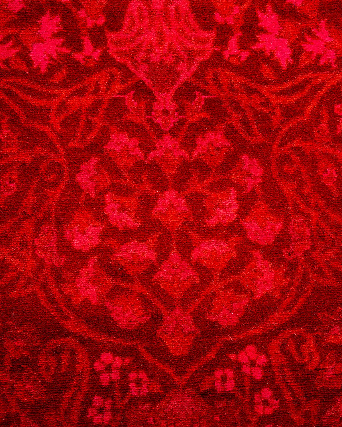 Pakistanais Chemin de table contemporain en laine surteinte nouée à la main, de couleur rose en vente