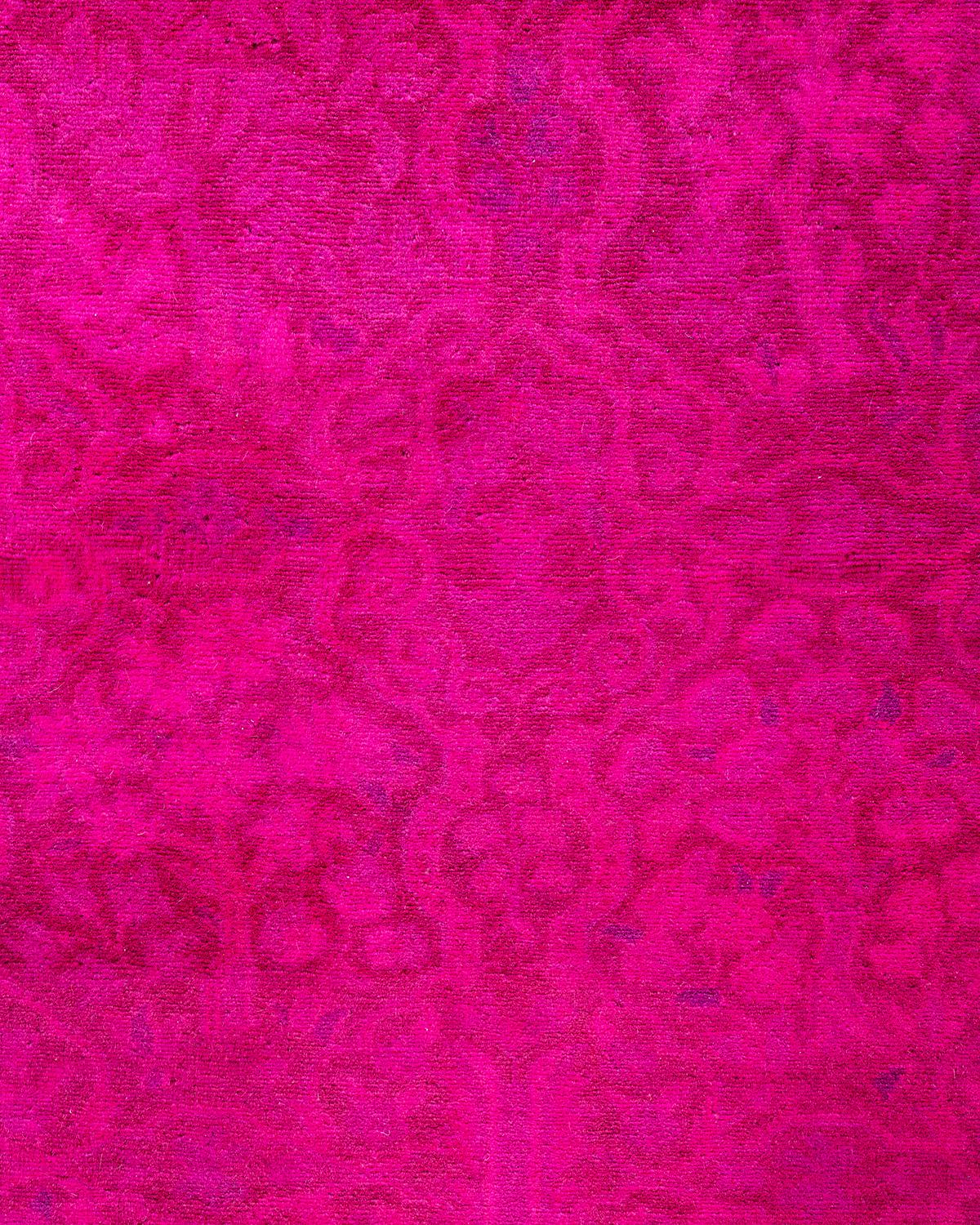 Pakistanais Chemin de table contemporain en laine surteinte nouée à la main, de couleur rose en vente
