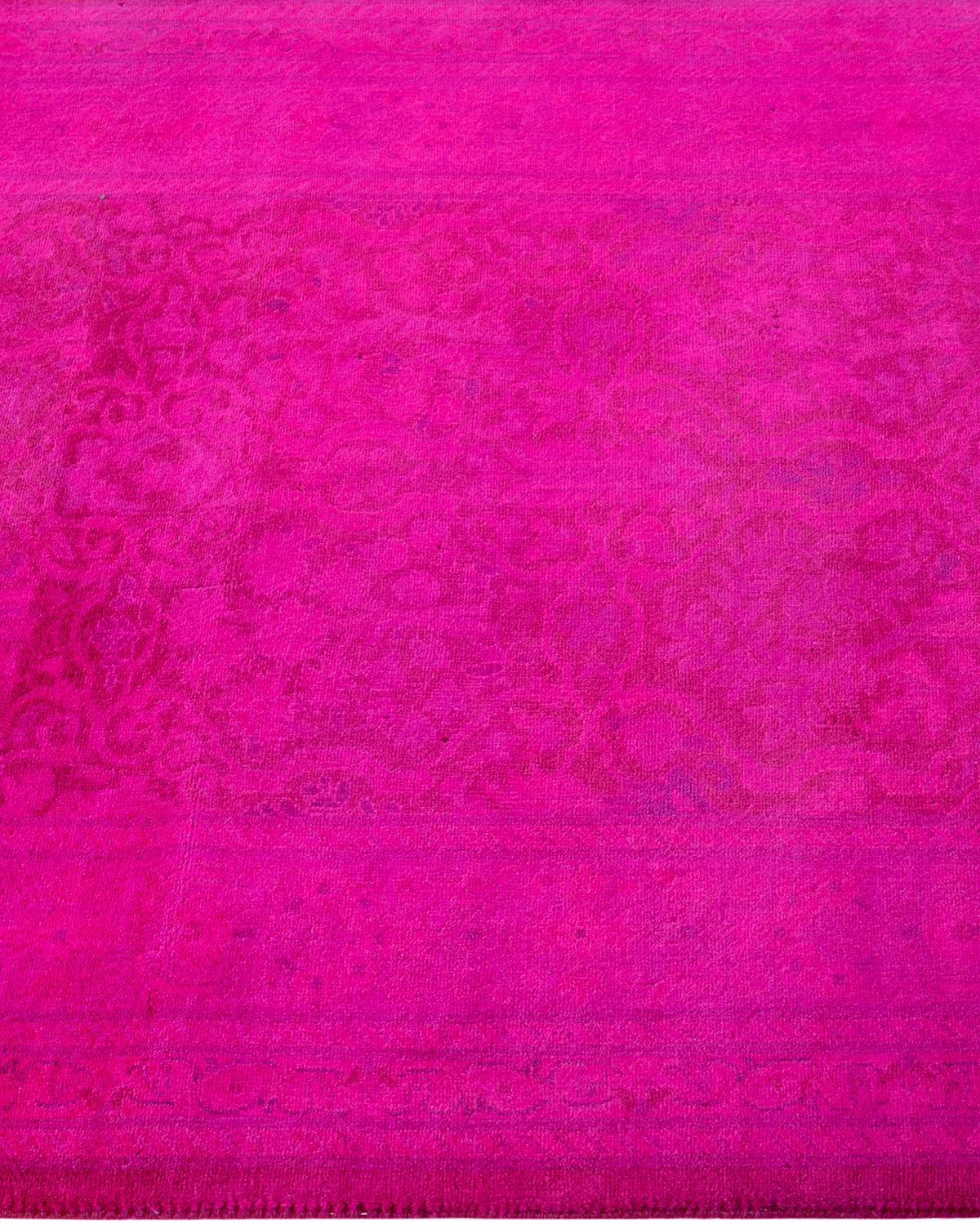 Chemin de table contemporain en laine surteinte nouée à la main, de couleur rose Neuf - En vente à Norwalk, CT