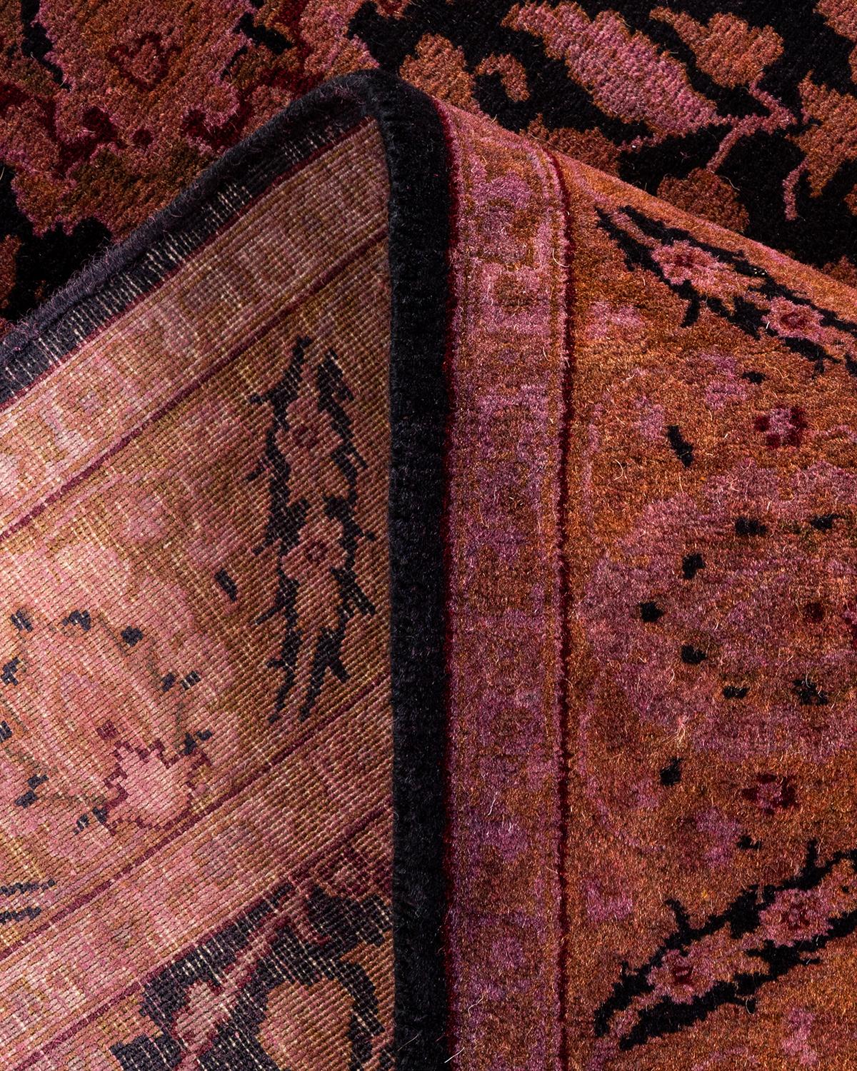 Laine Chemin de table contemporain en laine surteinte nouée à la main, de couleur rose en vente