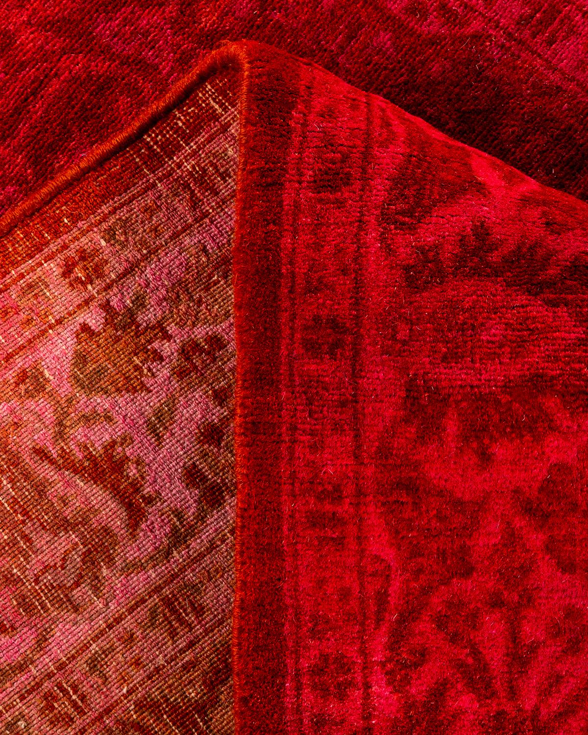 Laine Chemin de table contemporain en laine surteinte nouée à la main, de couleur rose en vente