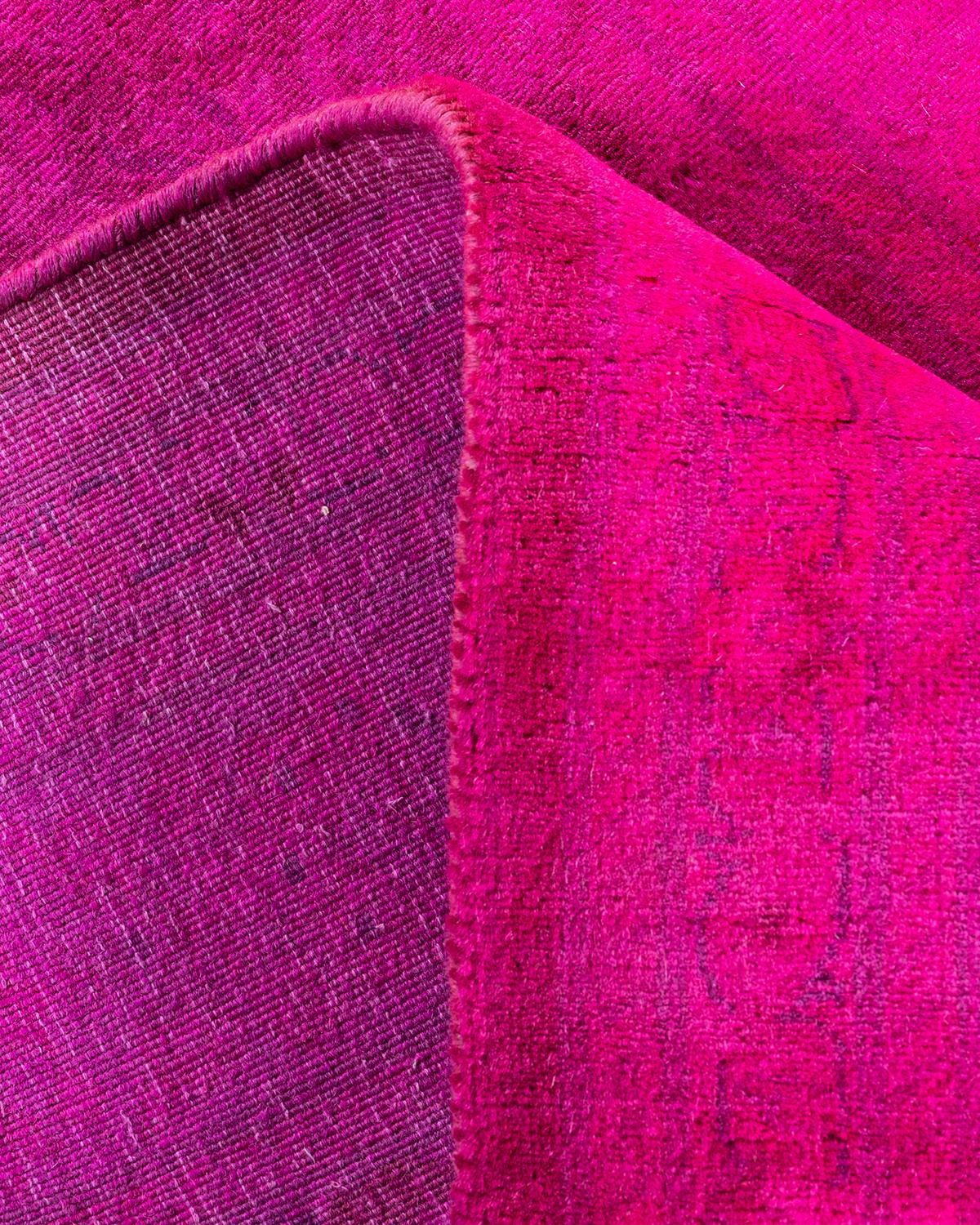 Laine Chemin de table contemporain en laine surteinte nouée à la main, de couleur rose en vente