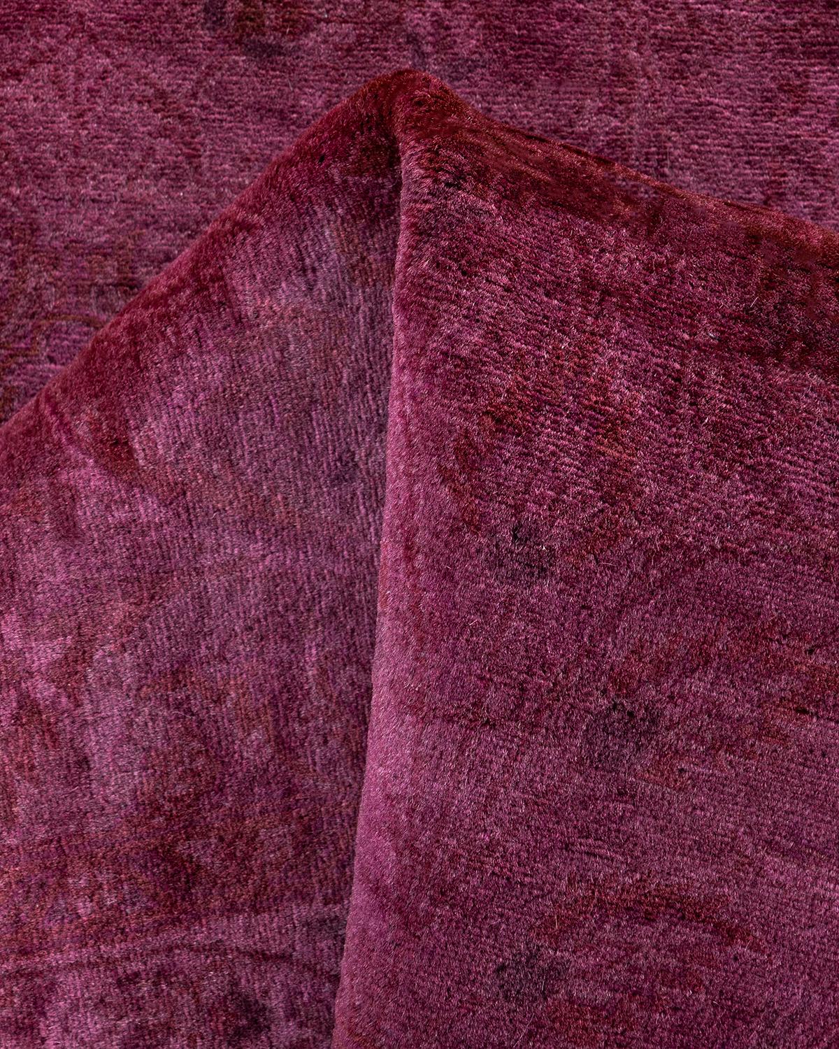 Chemin de table contemporain en laine surteinte nouée à la main, de couleur rose en vente 1