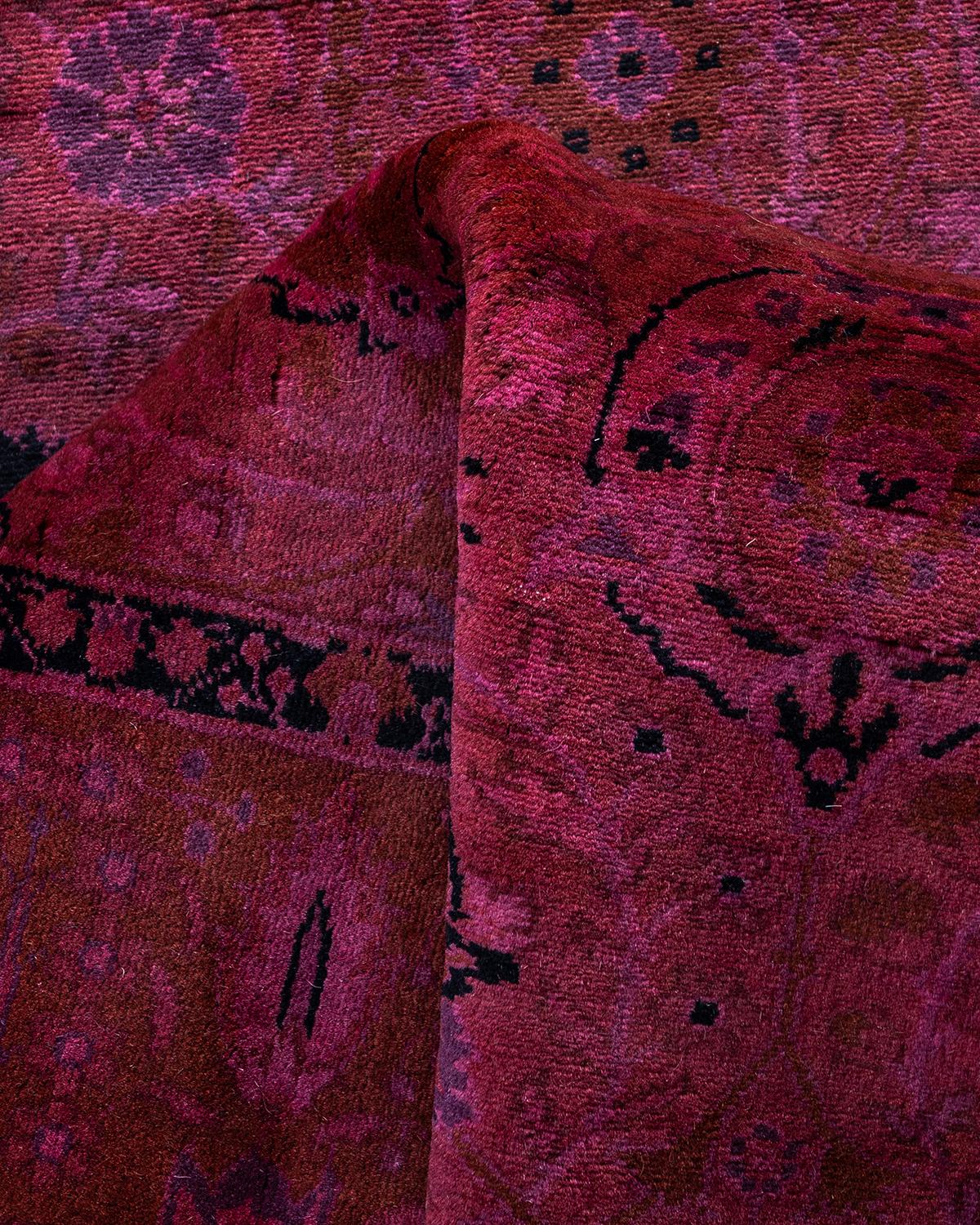 Chemin de table contemporain en laine surteinte nouée à la main, de couleur rose en vente 1