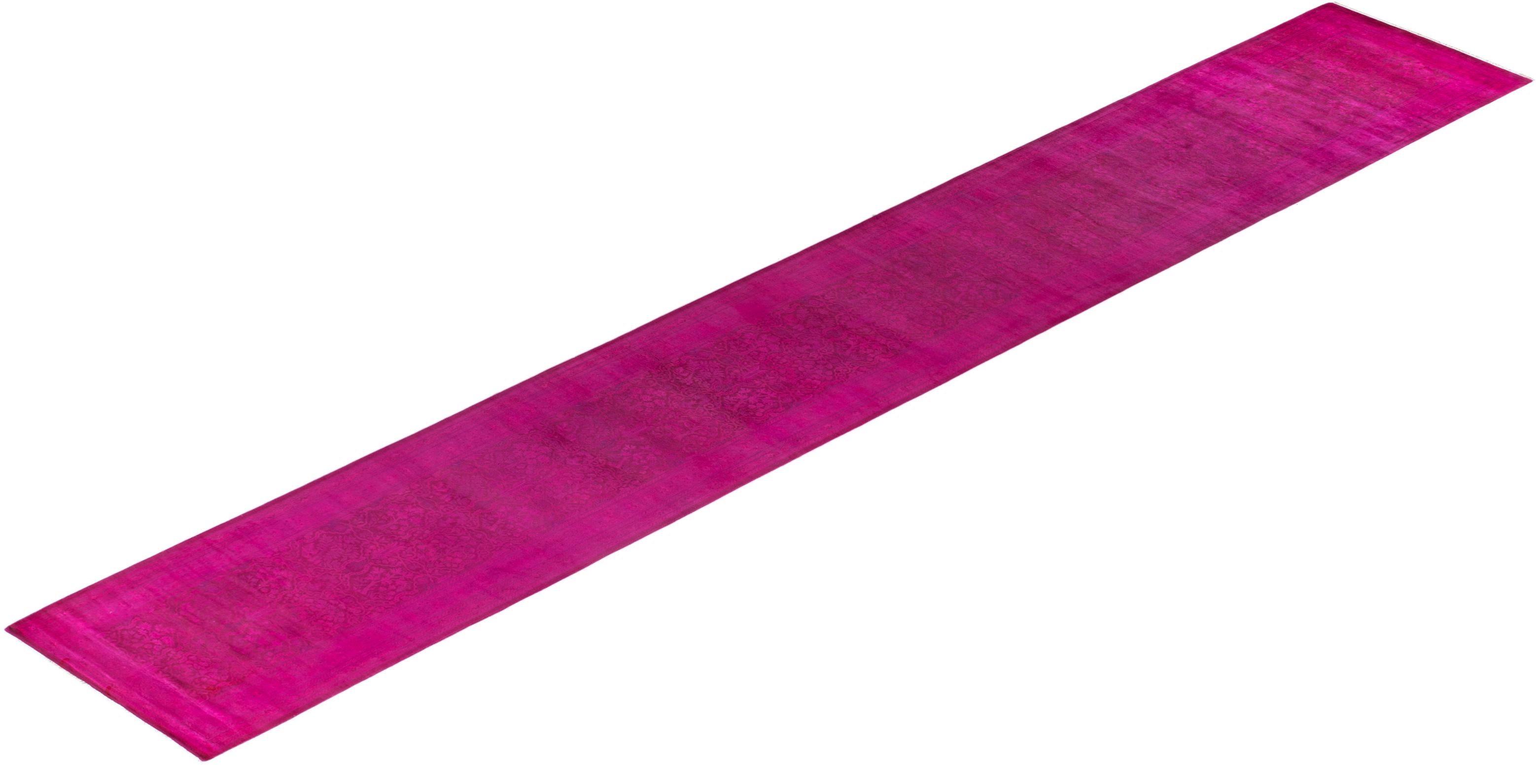 Chemin de table contemporain en laine surteinte nouée à la main, de couleur rose en vente 2