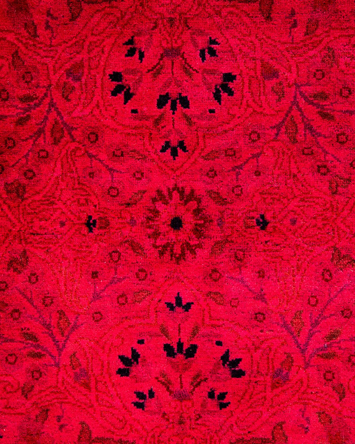 Alfombra Cuadrada Contemporánea de Lana Sobreteñida y Anudada a Mano Rosa Pakistaní en venta