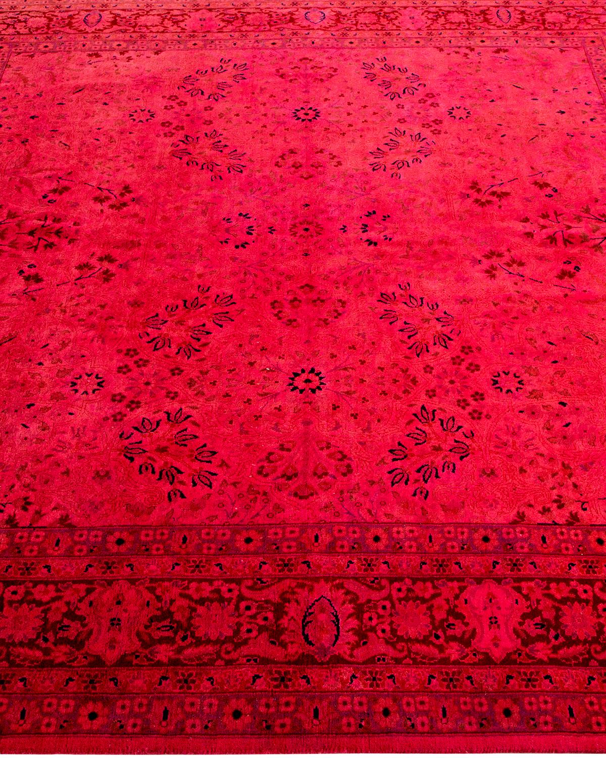Alfombra Cuadrada Contemporánea de Lana Sobreteñida y Anudada a Mano Rosa en Nuevo estado para la venta en Norwalk, CT