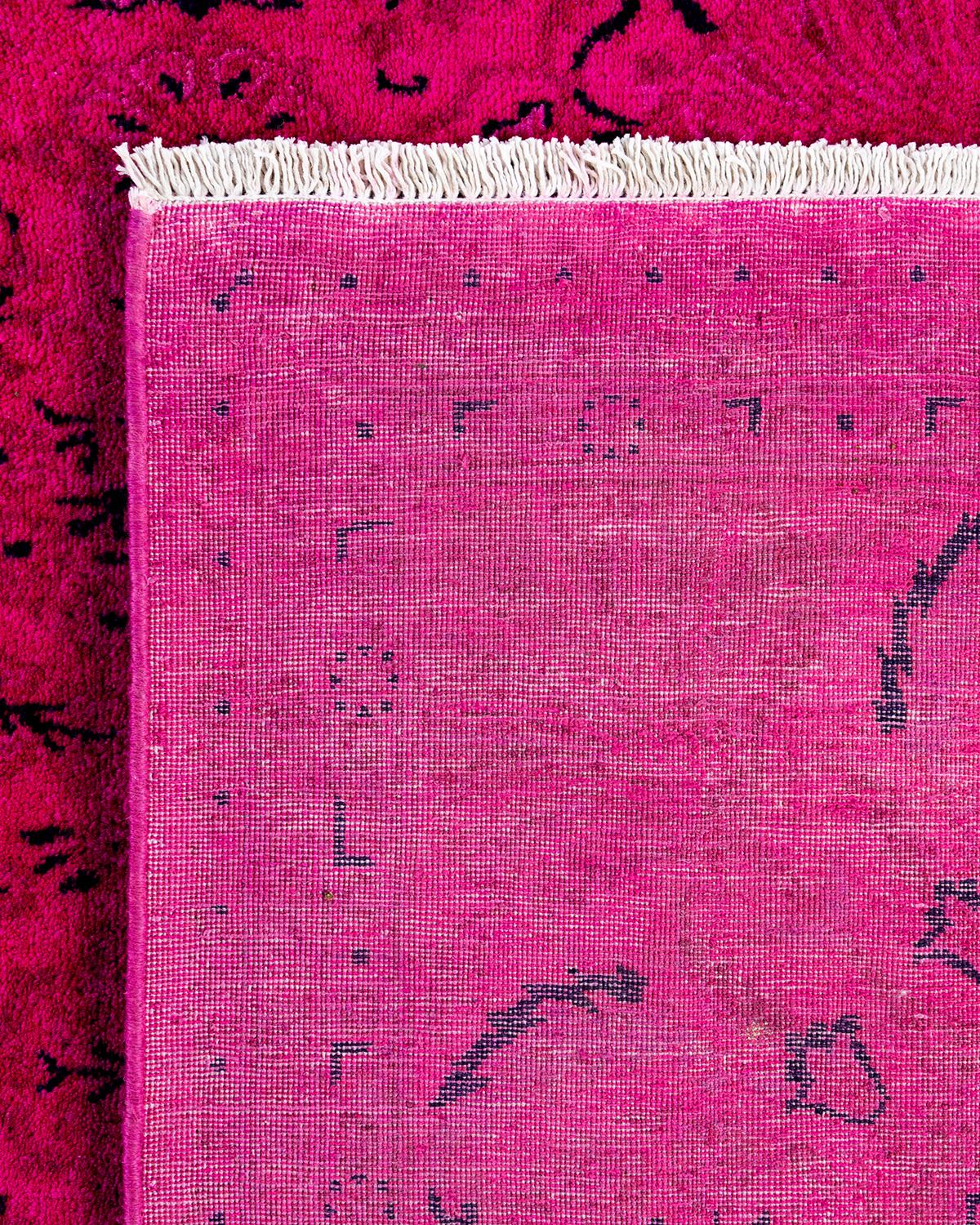 Contemporary Overdyed Hand Knotted Wool Pink Square Area Rug (21. Jahrhundert und zeitgenössisch) im Angebot